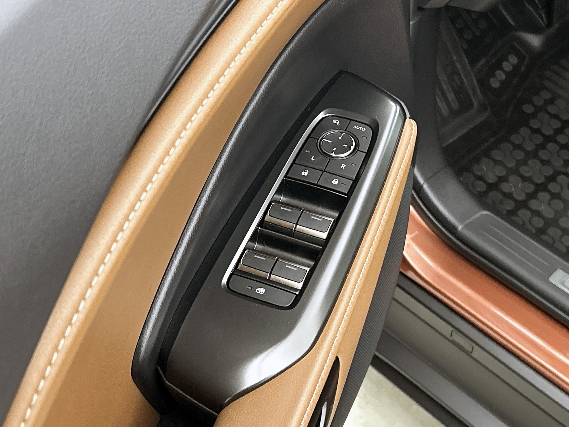 Foto van Lexus Lexus LBX