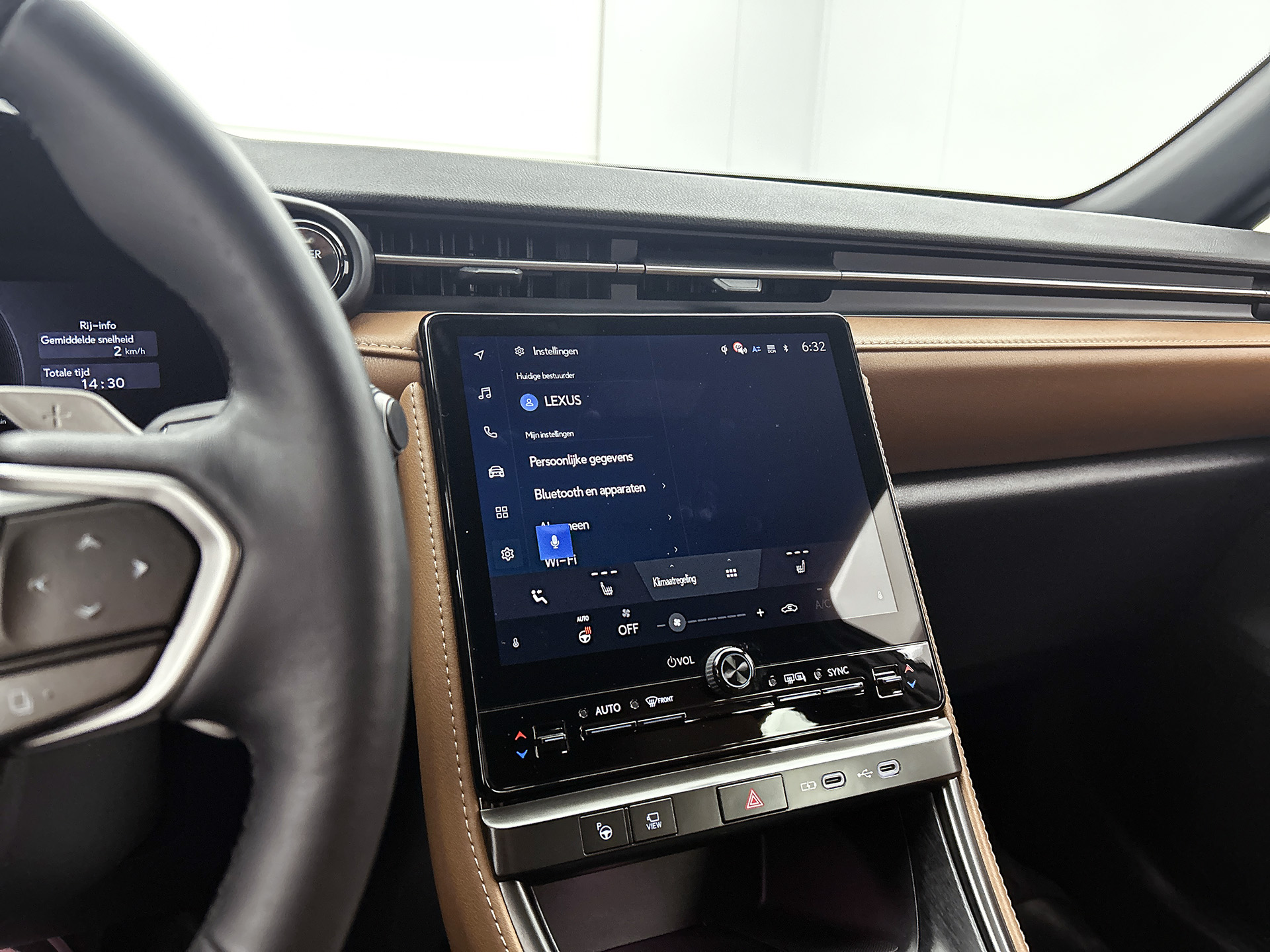 Foto van Lexus Lexus LBX