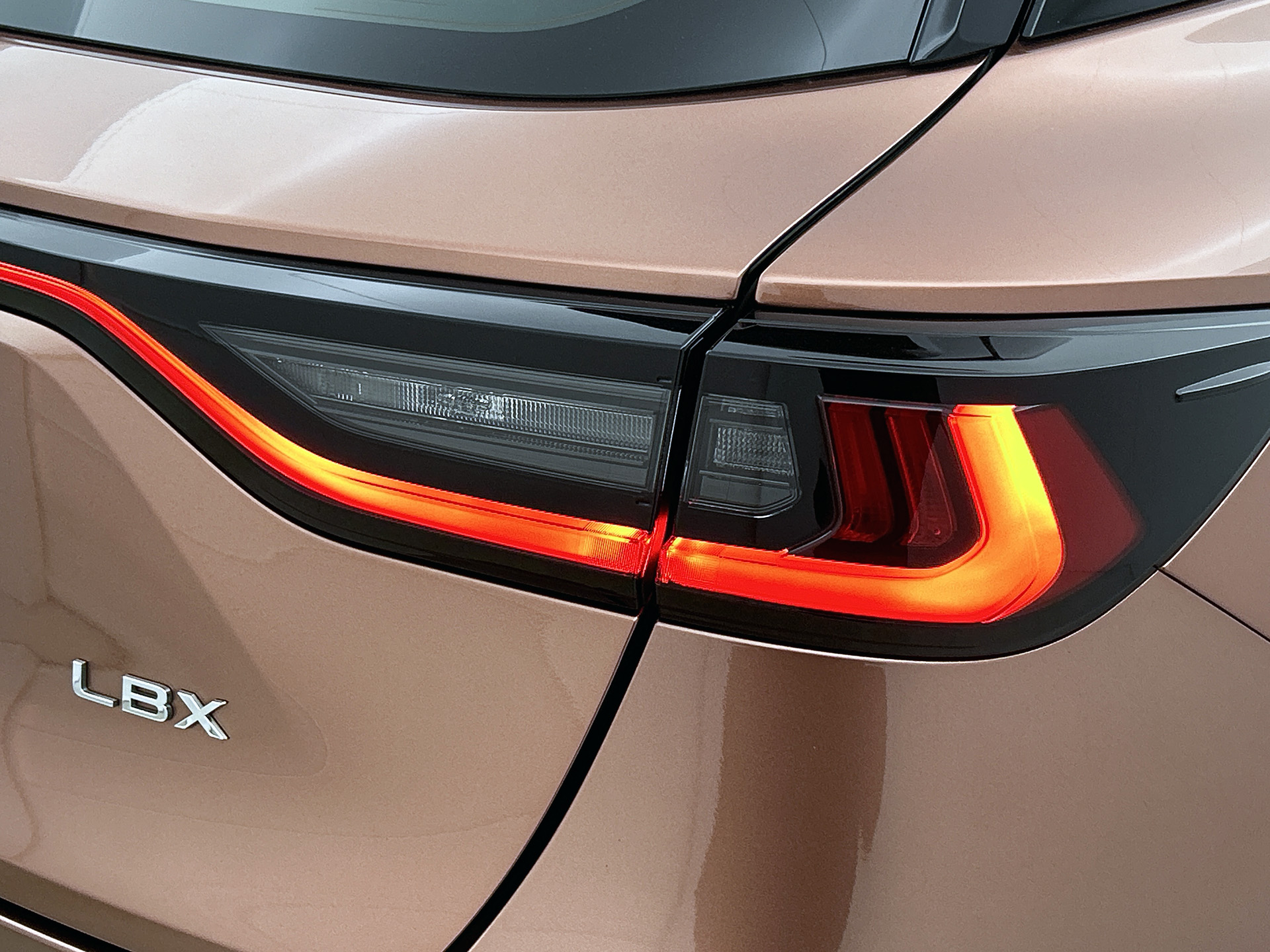 Foto van Lexus Lexus LBX