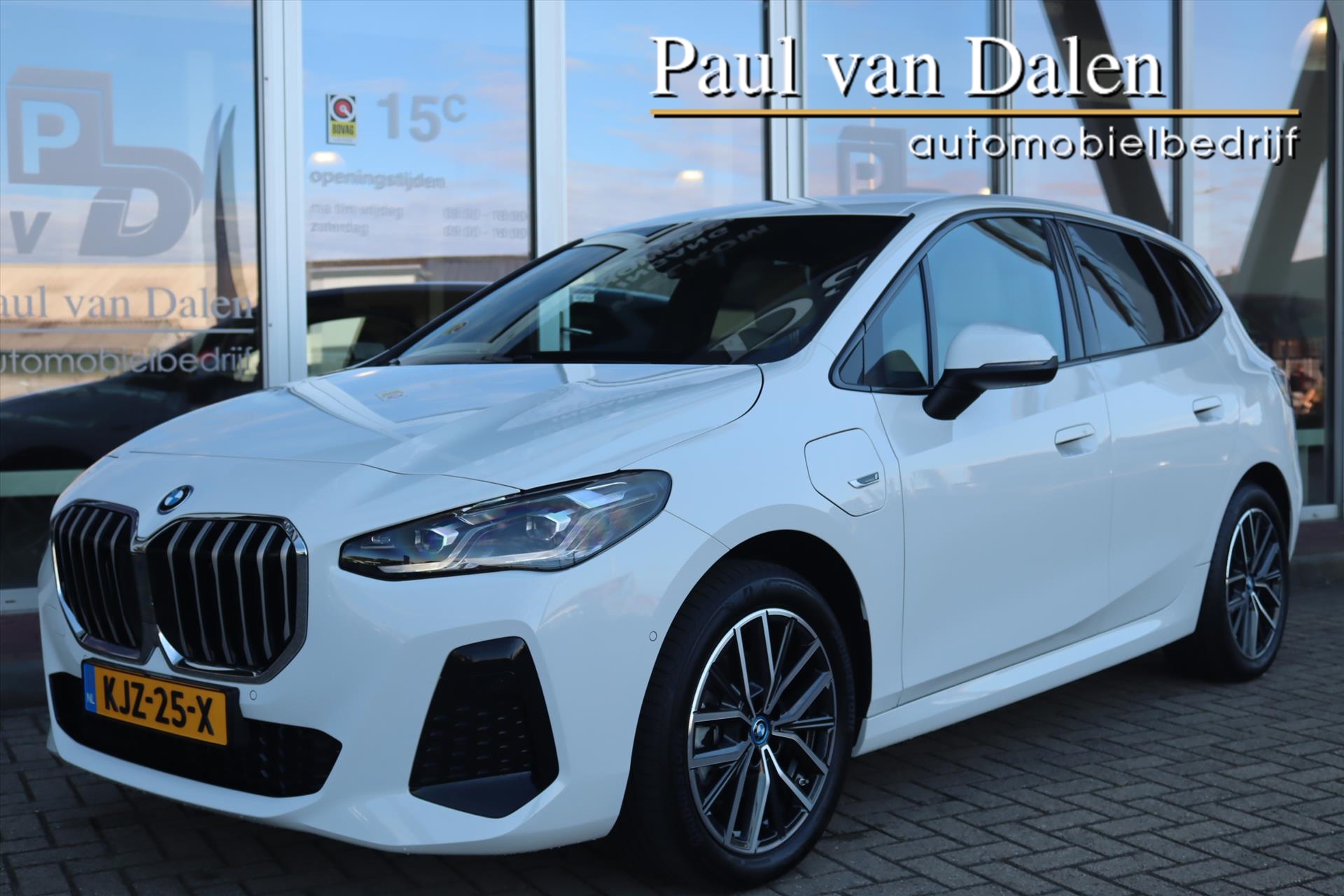 BMW 225e xDrive Active Tourer 225e XDRIVE 245PK AUTOMAAT M-SPORT SHADOW LINE Navi | Leer | Widescreen | Led | Dab | Keyless | 18 Inch Lm | 2022 - voorkant