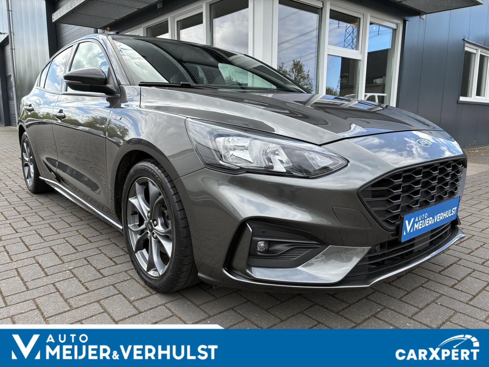 Ford Focus 1.0 125 PK EcoBoost ST Line Business | AIRCO | PDC | CAMERA | 124000 KM!!! 2019 - voorkant