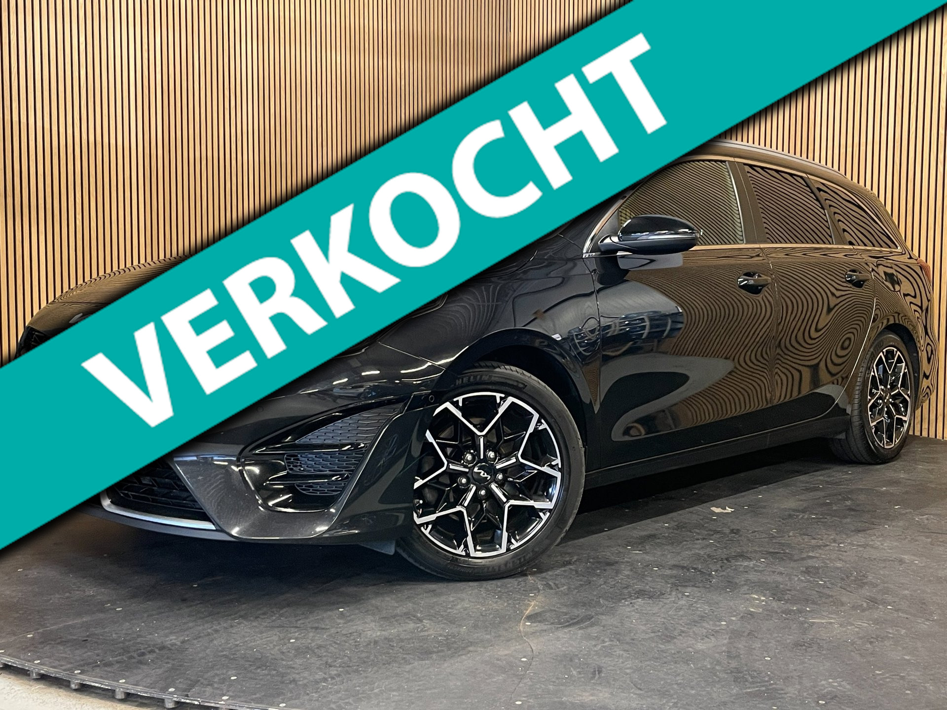 Kia Ceed Sportswagon 1.5 T-GDi GT-Line|160PK|AUTOMAAT|ACC|DIGITAL|KEYLESS|JBL|CARPLAY|ANDROID|STOEL+STUURVERW|CAMERA|CRUISE+CLIMA| 2024 - voorkant