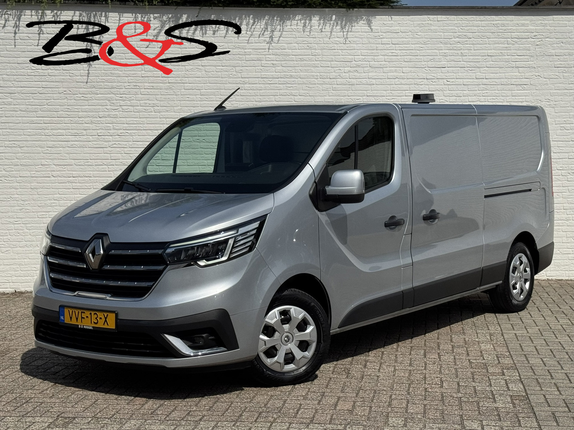 Renault Trafic 2.0 dCi 130 T30 L2H1 Work Edition Dubbele Schuifdeuren Trekhaak Navi Cruise Clima Carplay Betimmering Laadruimte 2023 - voorkant