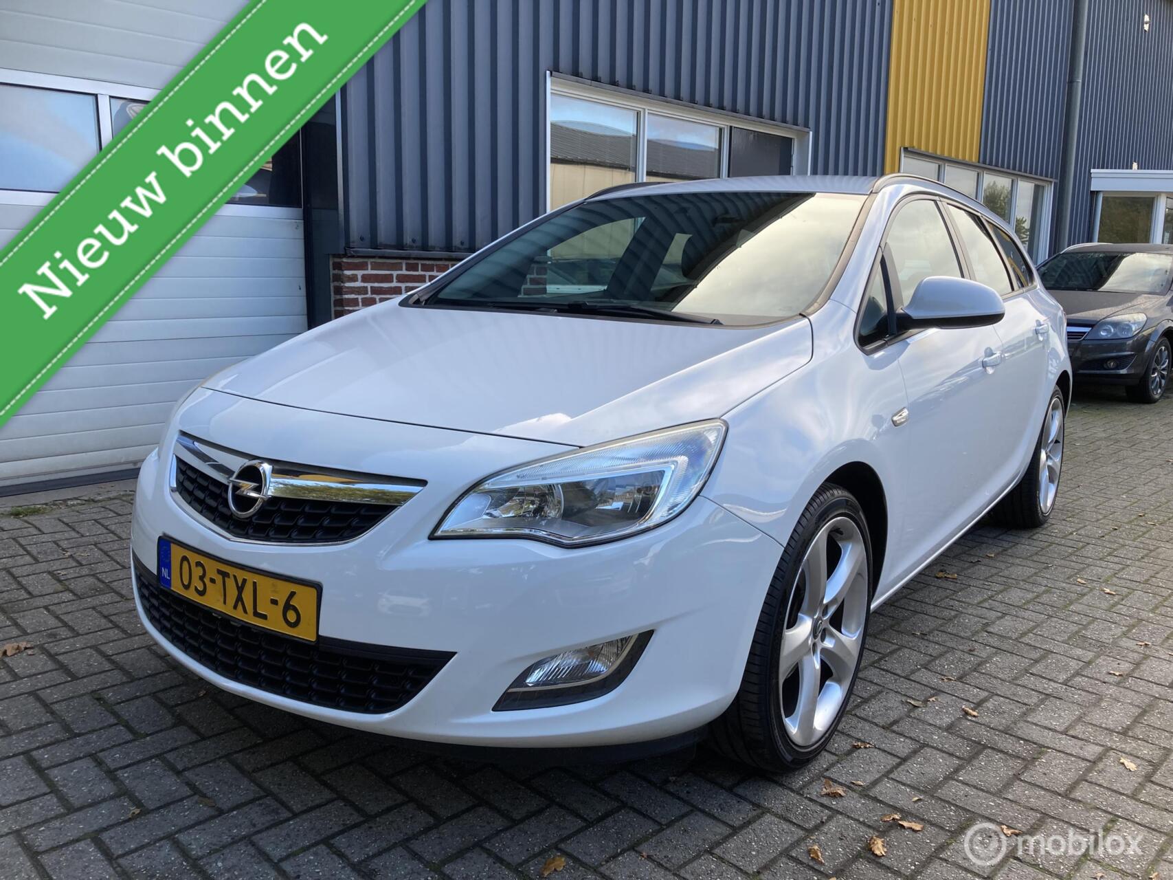 Opel Astra Sports Tourer 1.4 Cosmo TREKHAAK! 2012 - voorkant