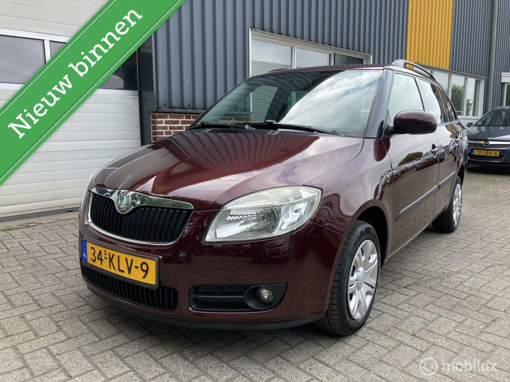 Skoda Fabia Combi 1.4-16V Tour NETTE AUTO TREKHAAK! 2010 - voorkant