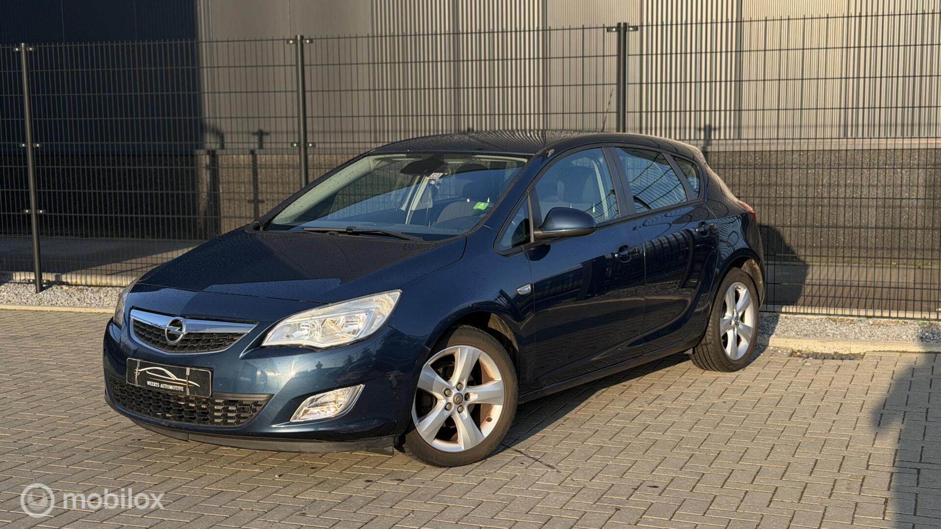 Opel Astra 1.6 Edition |AIRCO|CRUISE|TREKHAAK|NAP| 2010 - voorkant