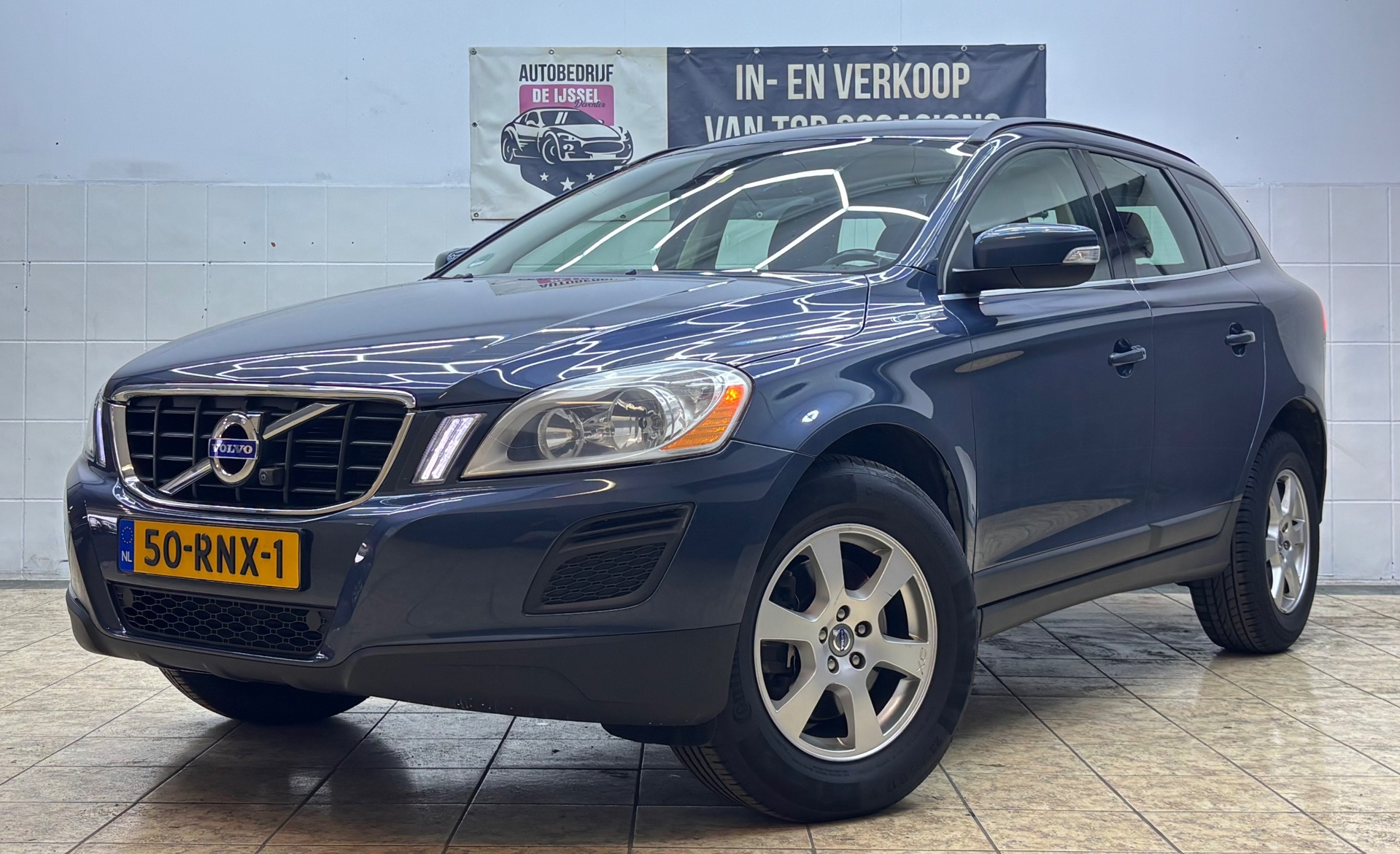 Volvo Xc60 2.0 T5 Momentum/ 1STE EIGENAAR / Dealer O.H 2011 - voorkant