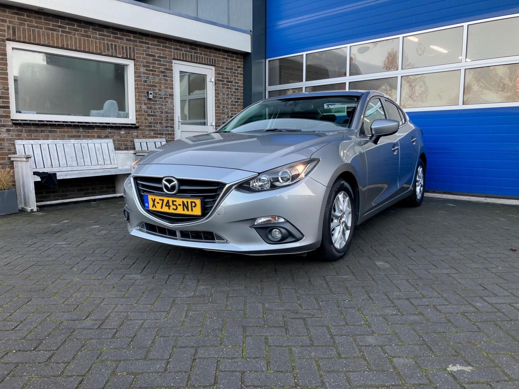 Mazda 3 2.0 Skylease ful map navi stoelverwarming, PDC 2015 - voorkant