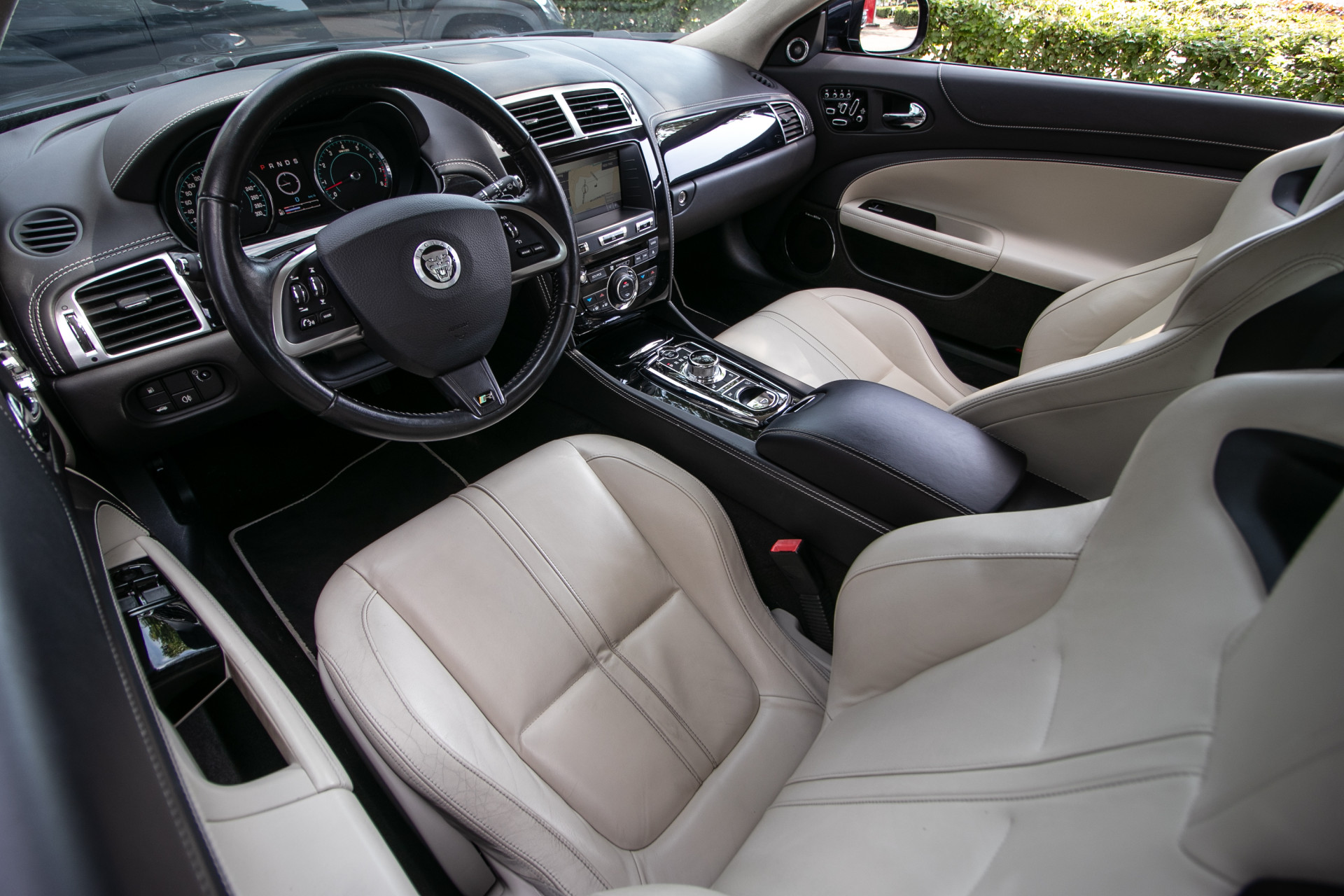 Foto van Jaguar XKR
