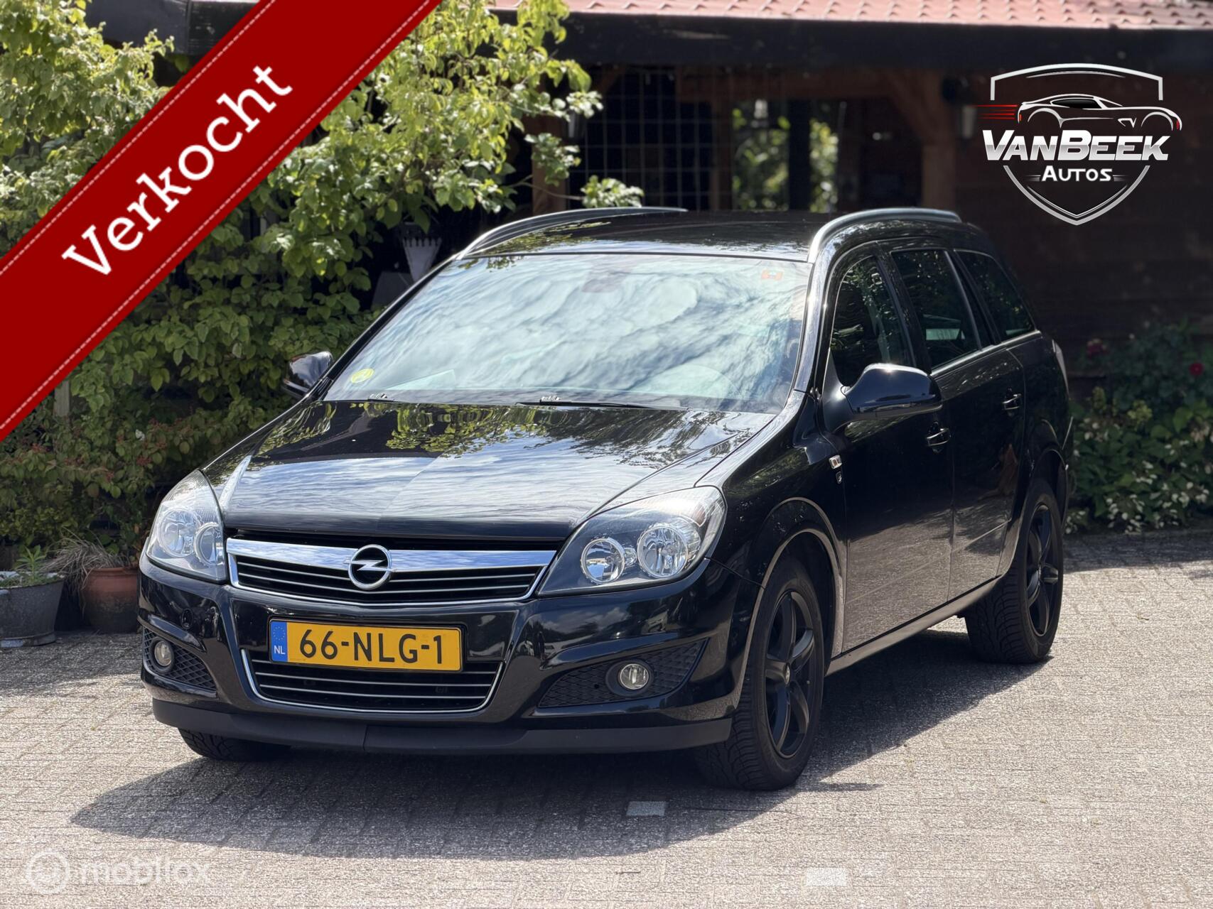 Opel Astra Station Wagon 1.6 111 years Edition 2010 - voorkant
