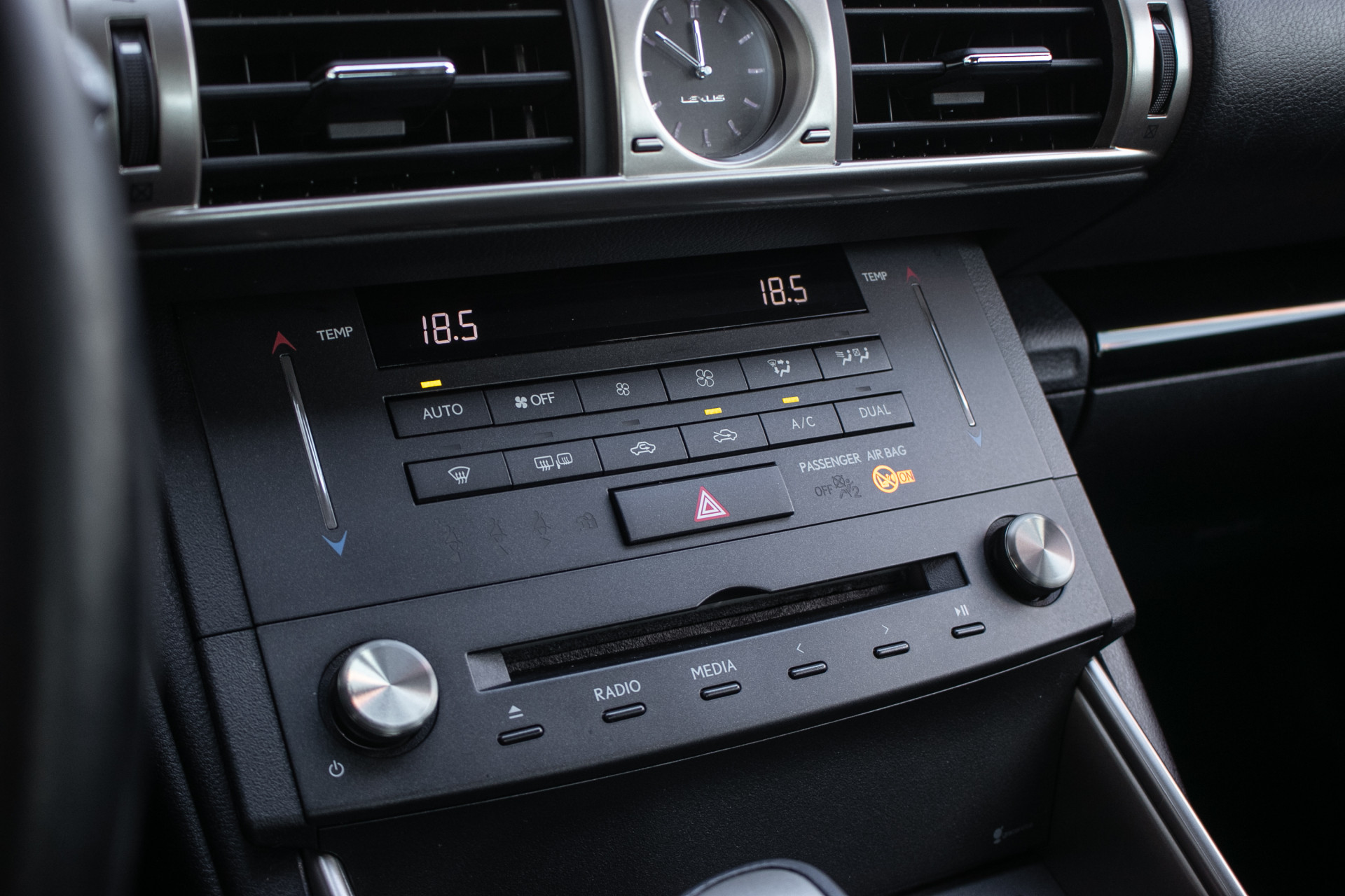 Foto van Lexus Lexus Is300h