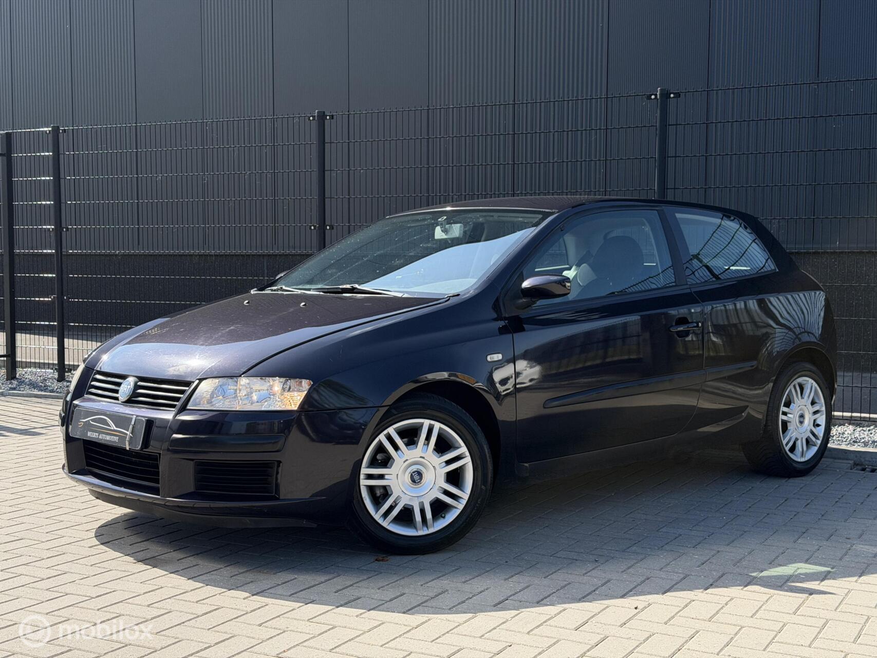Fiat Fiat Stilo 1.8-16V Dynamic|NIEUWE DISTRIBUTIE|CRUISE|NAP 2001 - voorkant