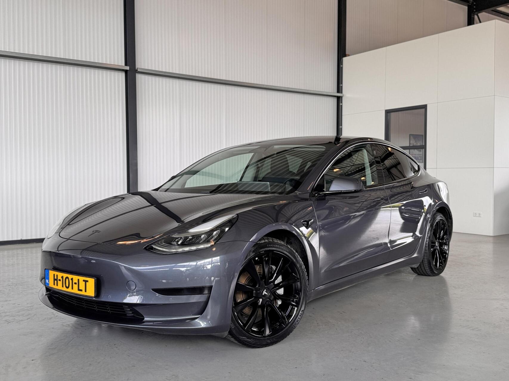 Tesla Model 3 Standard RWD Plus 60 kWh|SoH 87,3%|Leer|Panodak|Autopilot| 2020 - voorkant