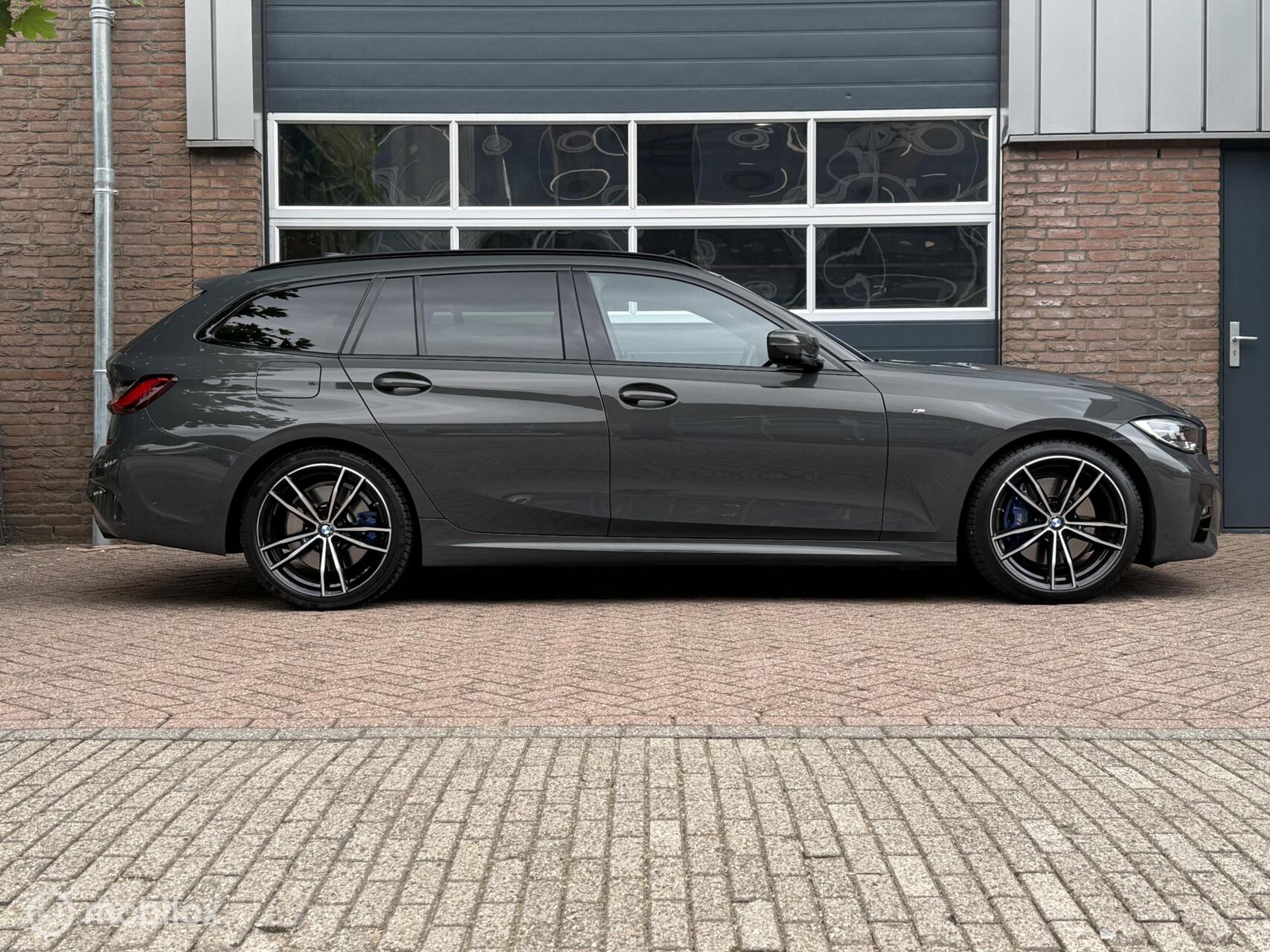 Foto van BMW 330i