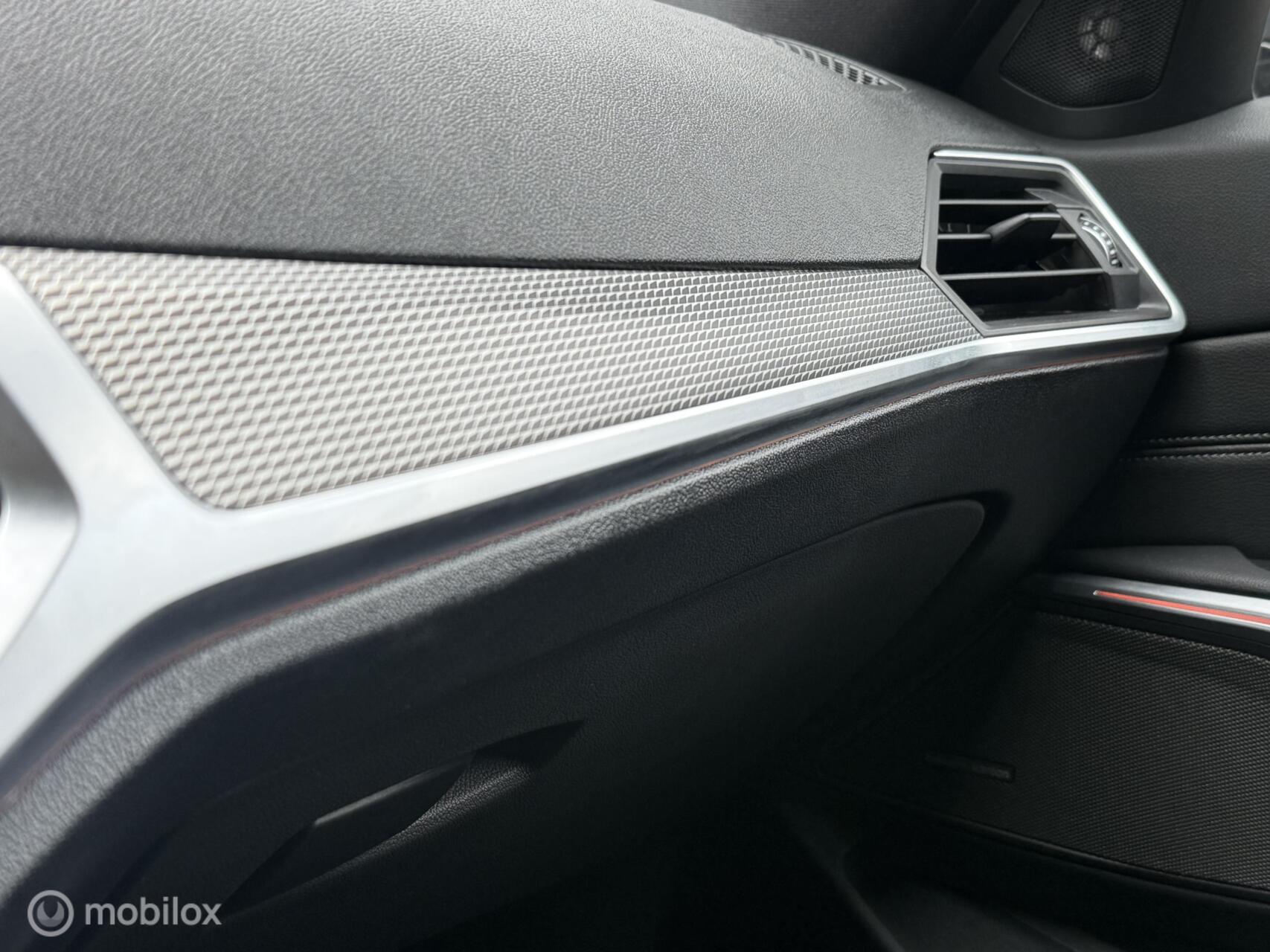 Foto van BMW 330i