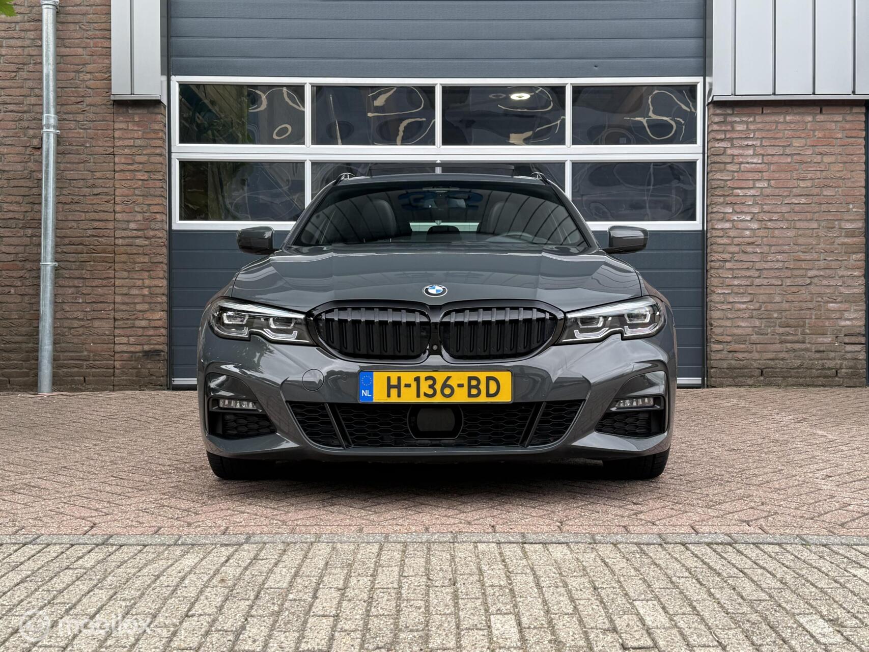 Foto van BMW 330i