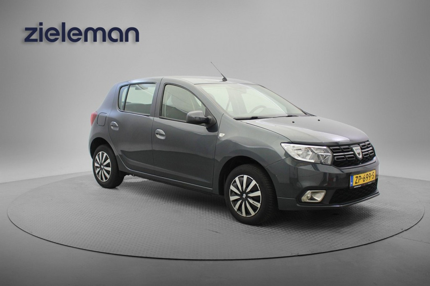 Dacia Sandero 0.9 TCE Laureate - Cruise, Airco 2019 - voorkant