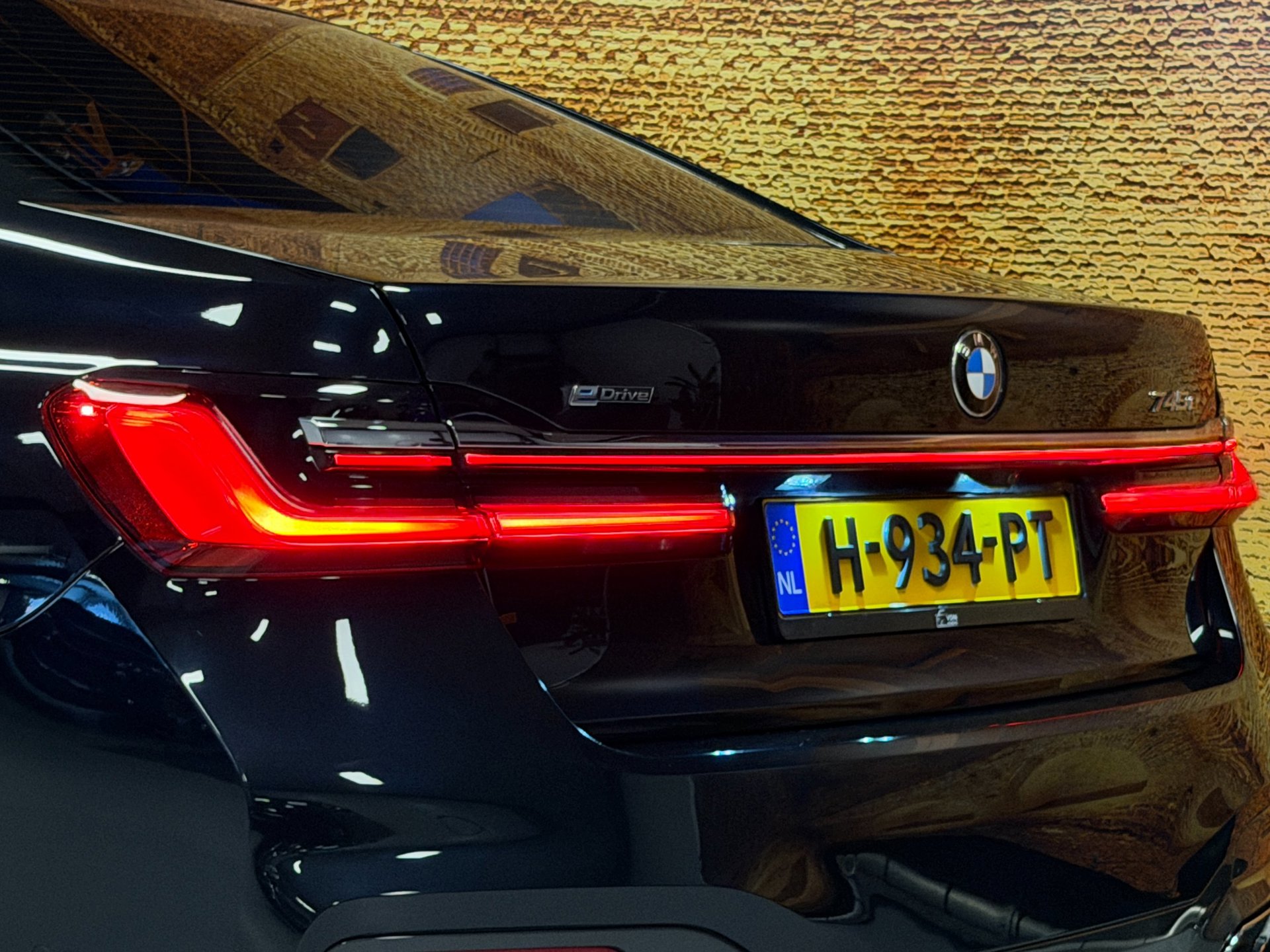 Foto van BMW 745e