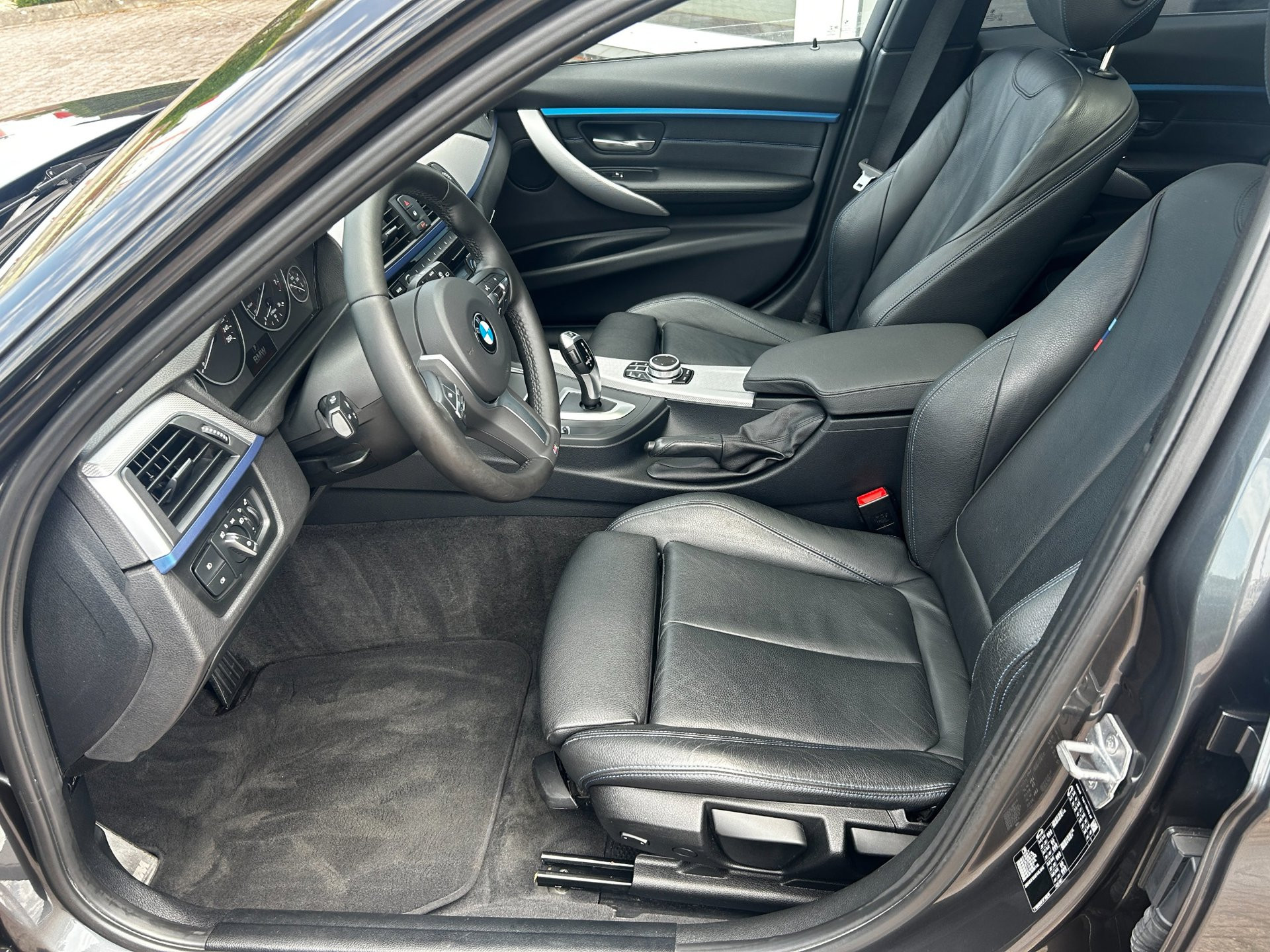 Foto van BMW 330i