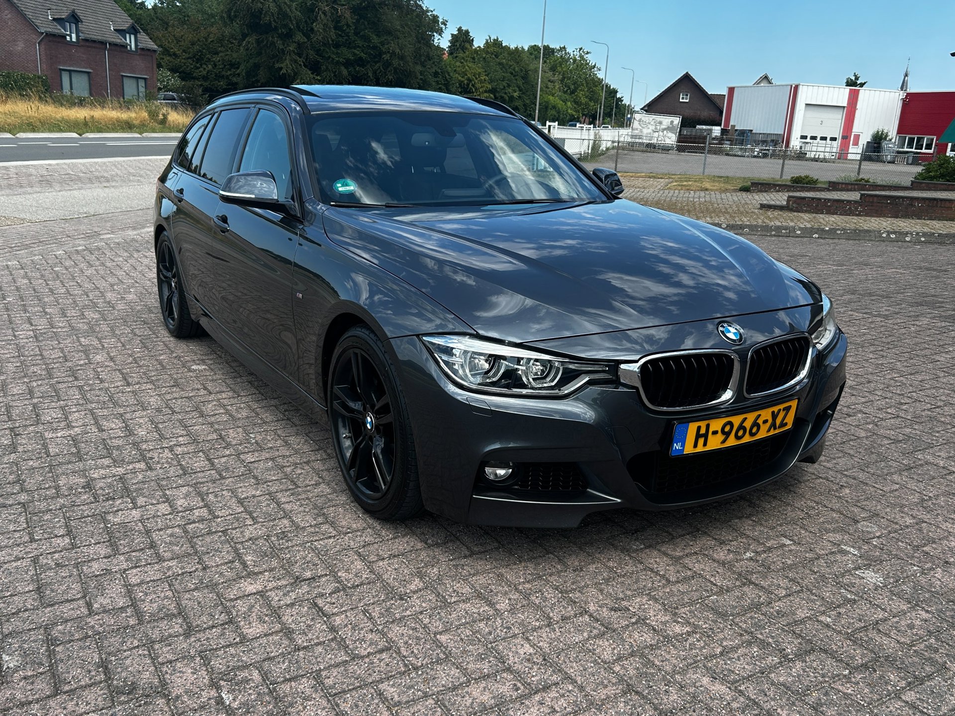 Foto van BMW 330i