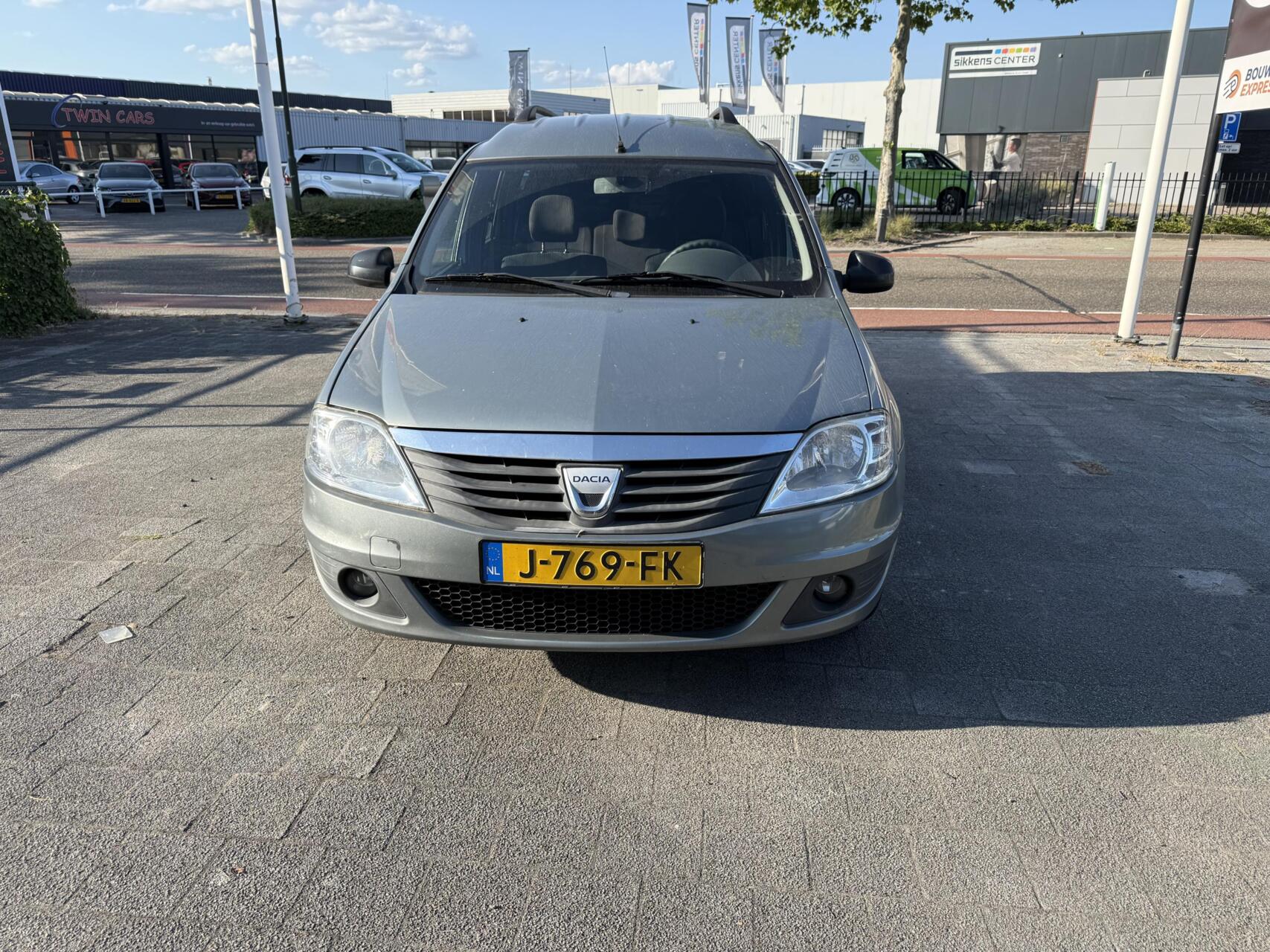 Dacia Logan 1.6 Ambiance 7p. 2009 - voorkant