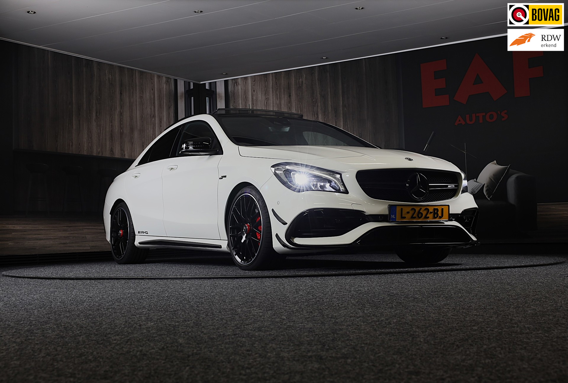 Mercedes-Benz AMG Cla 45 AMG 45 4MATIC Ambition / Schaalstoelen / Memory / Elek Stoelen / Cruise Control / Navi / Open Panoramadak 2017 - voorkant