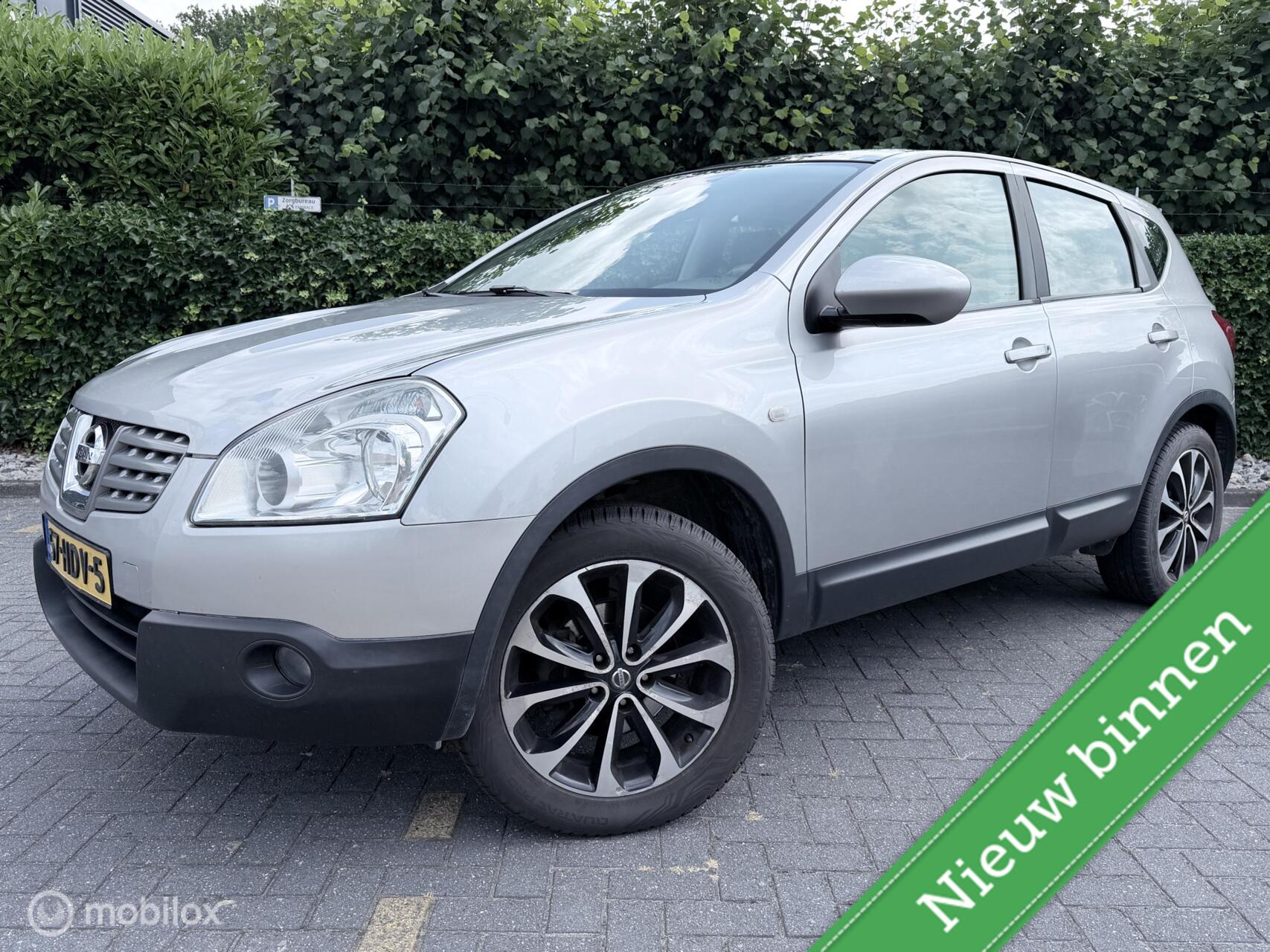 Nissan Nissan Qashqai 2.0 Tekna PANO / NAVI / CLIMA / CRUISE / TREKHAAK 2009 - voorkant