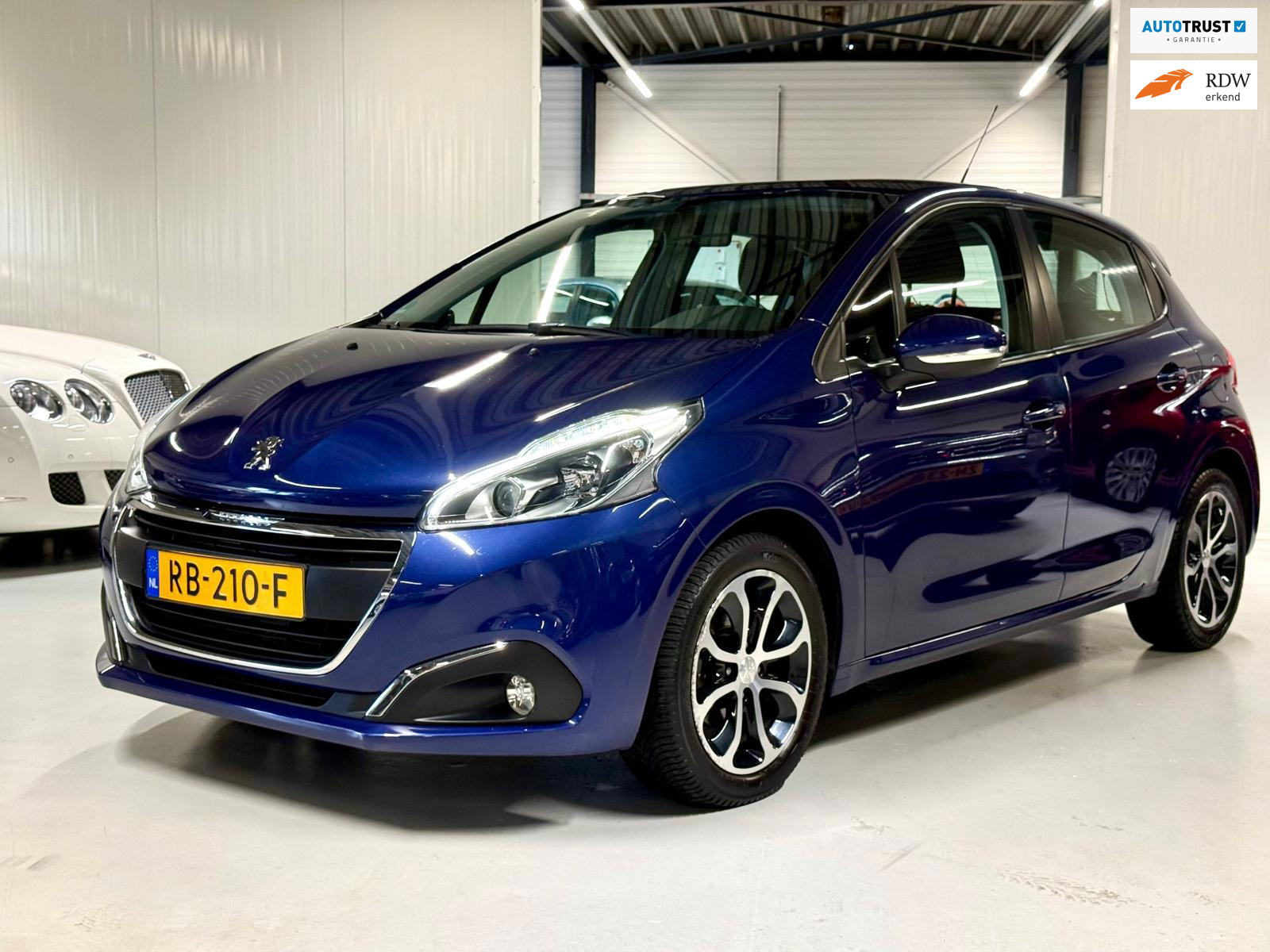 Peugeot 208 1.2 82PK Active Automaat|Navigatie!! 2017 - voorkant