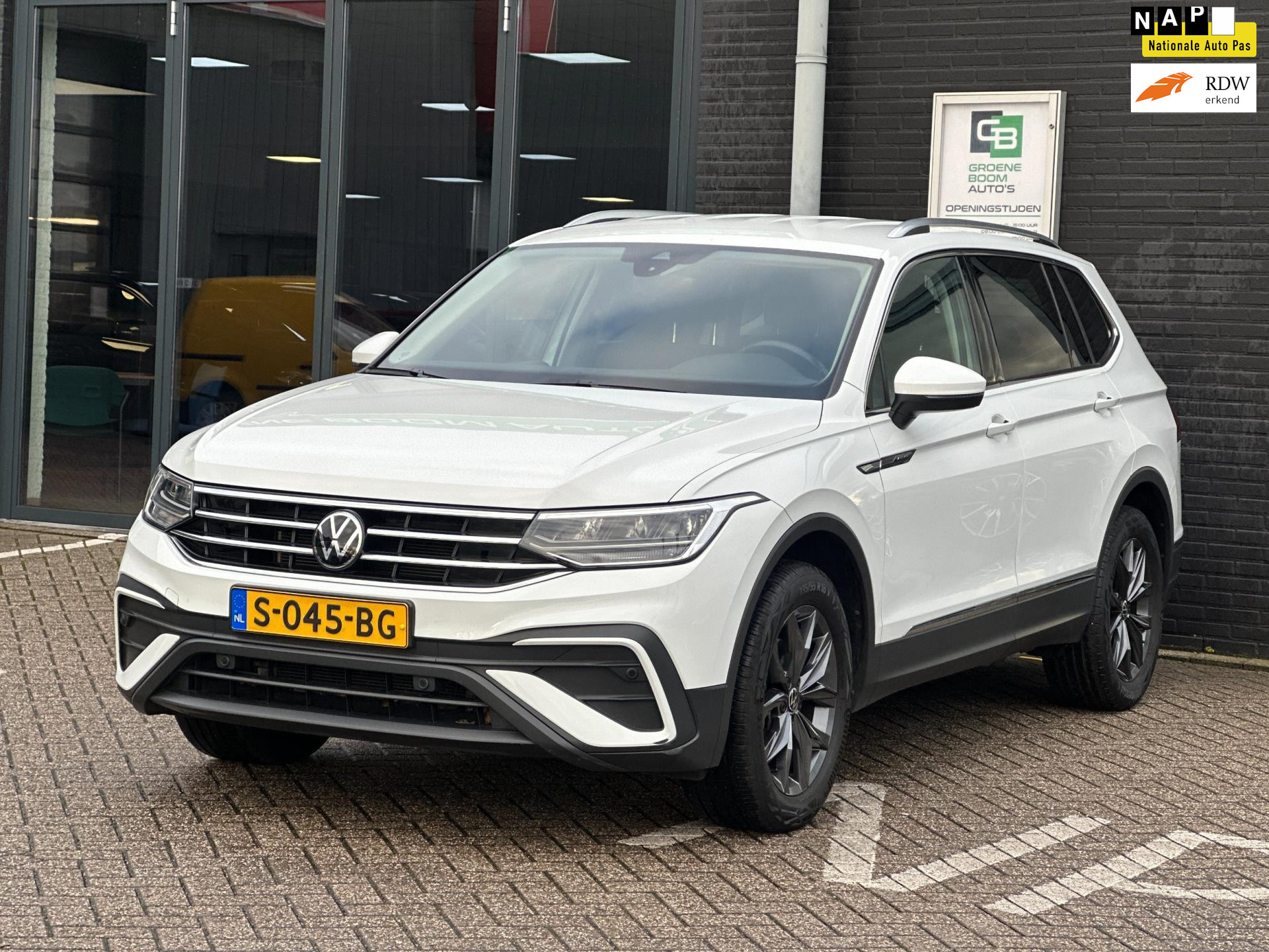 Volkswagen Tiguan 1.5 TSI Life Business/1STE EIG/CARPLAY/NL-AUTO NAP/AUTOMAAT!! 2023 - voorkant