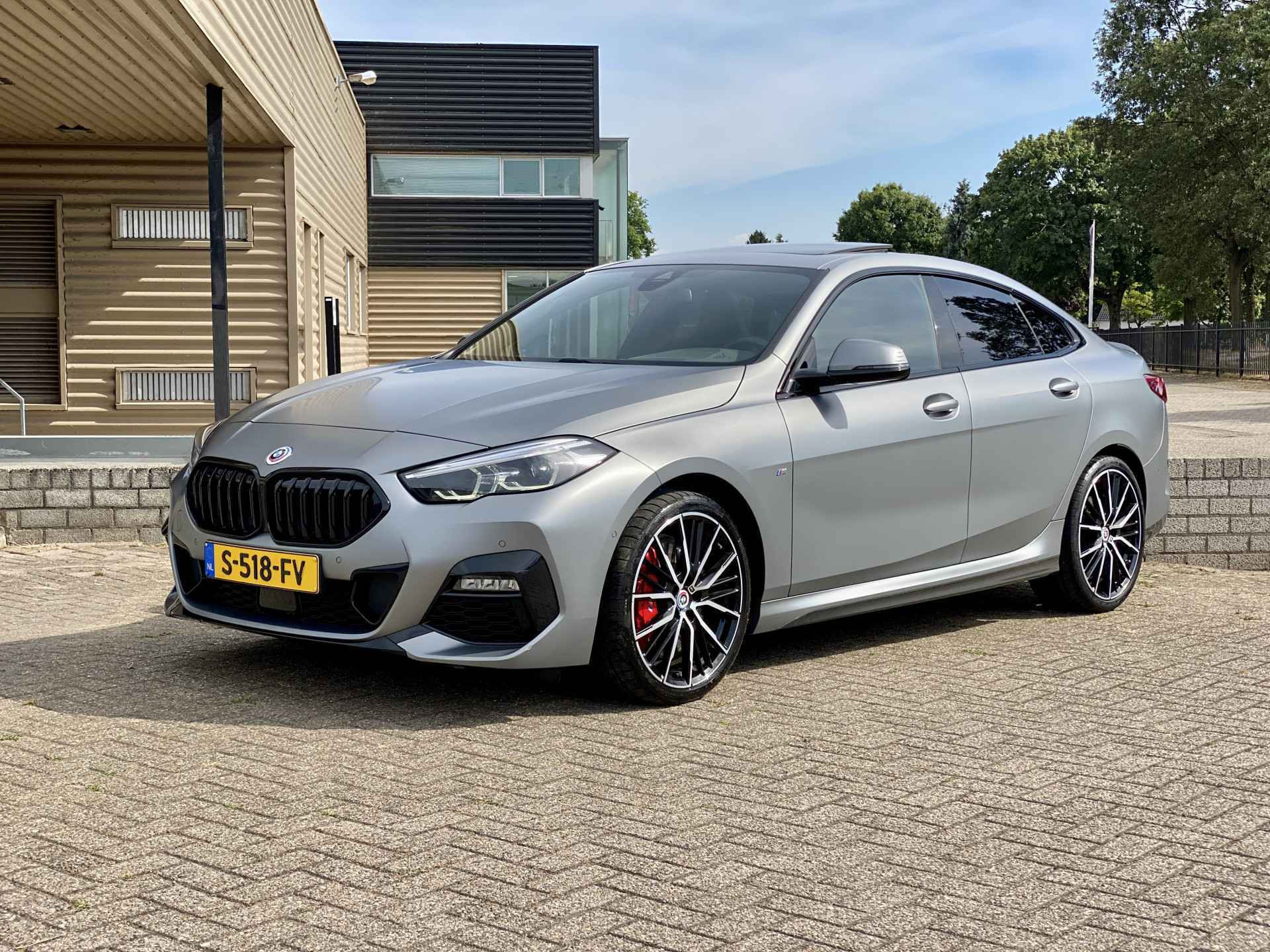 BMW 220i 220i 2023 - voorkant