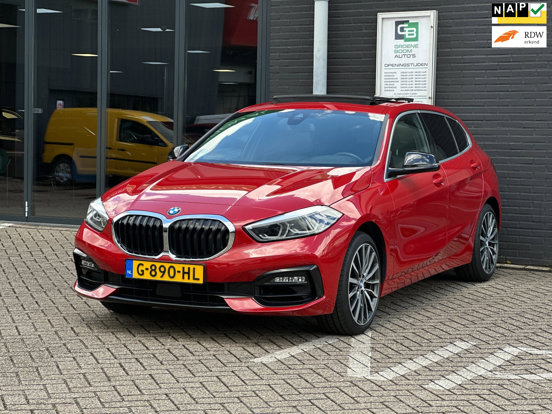 BMW 118i 118i Executive Edition/PANO-DAK/NAVI/CARPLAY/LED/NL AUTO NAP!! 2019 - voorkant