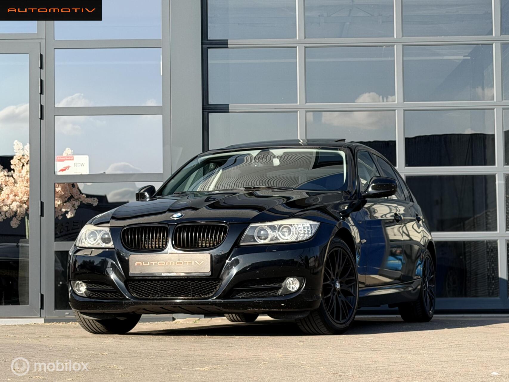BMW 3er Reihe 320i LCI AUTOMAAT / SCHUIFDAK / NWE KETTING 2010 - voorkant