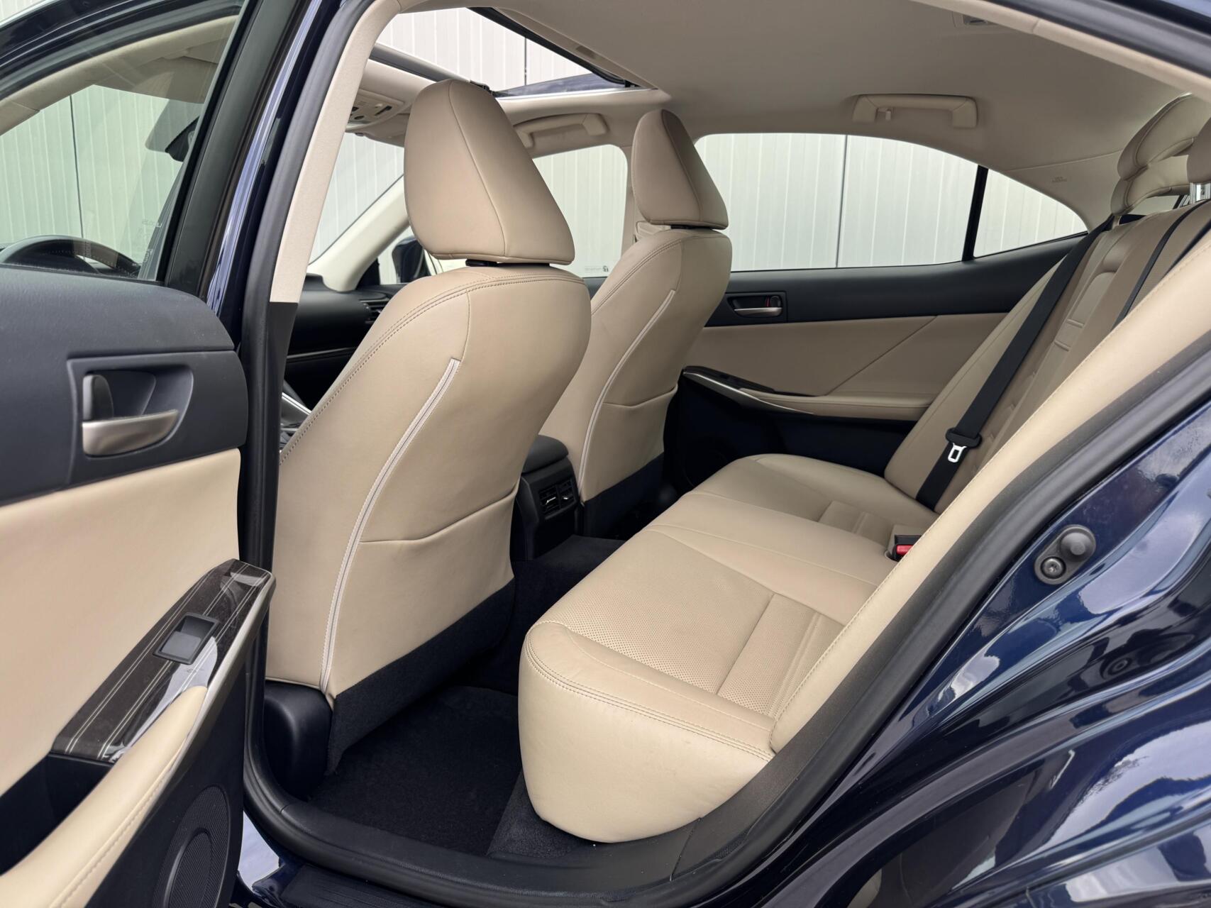 Foto van Lexus Lexus Is300h