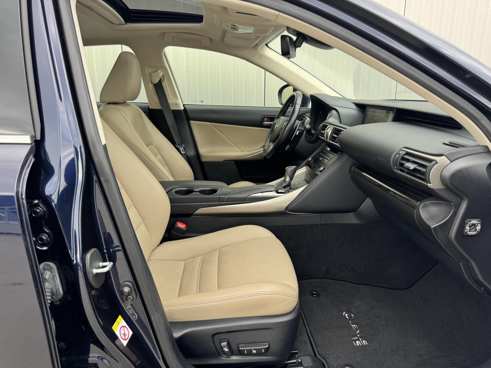 Foto van Lexus Lexus Is300h