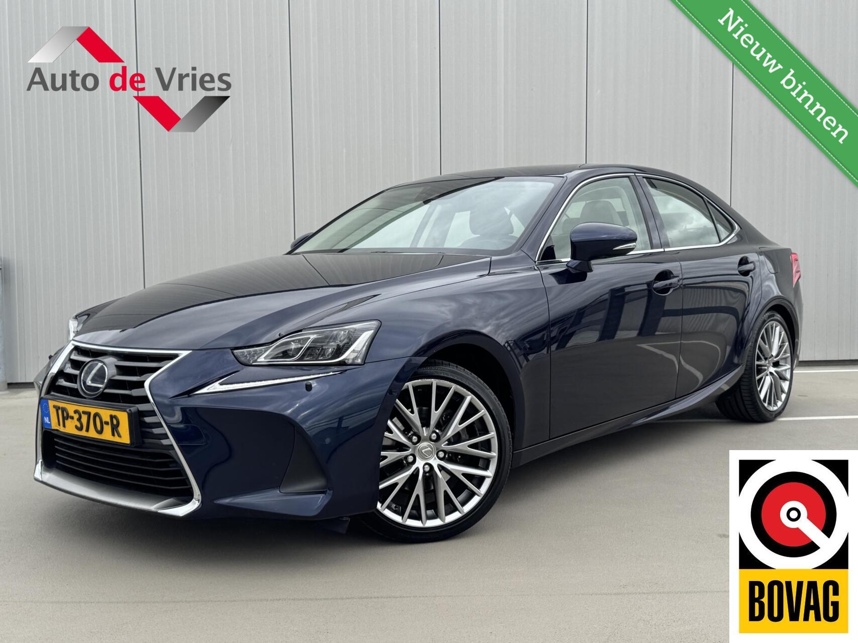 Lexus Lexus Is300h 300h Hybrid Luxury Line|Schuifdak|NL-Auto|LED 2018 - voorkant