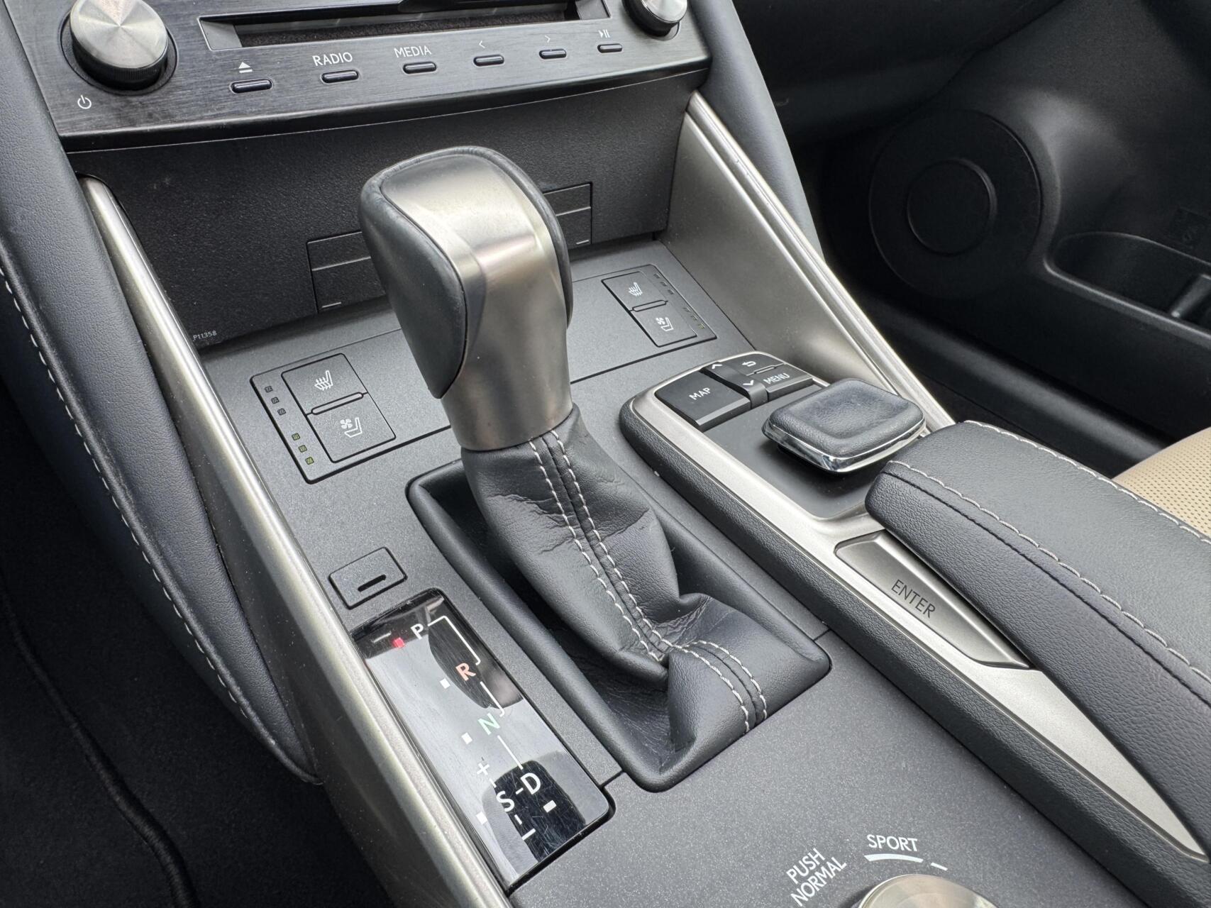 Foto van Lexus Lexus Is300h