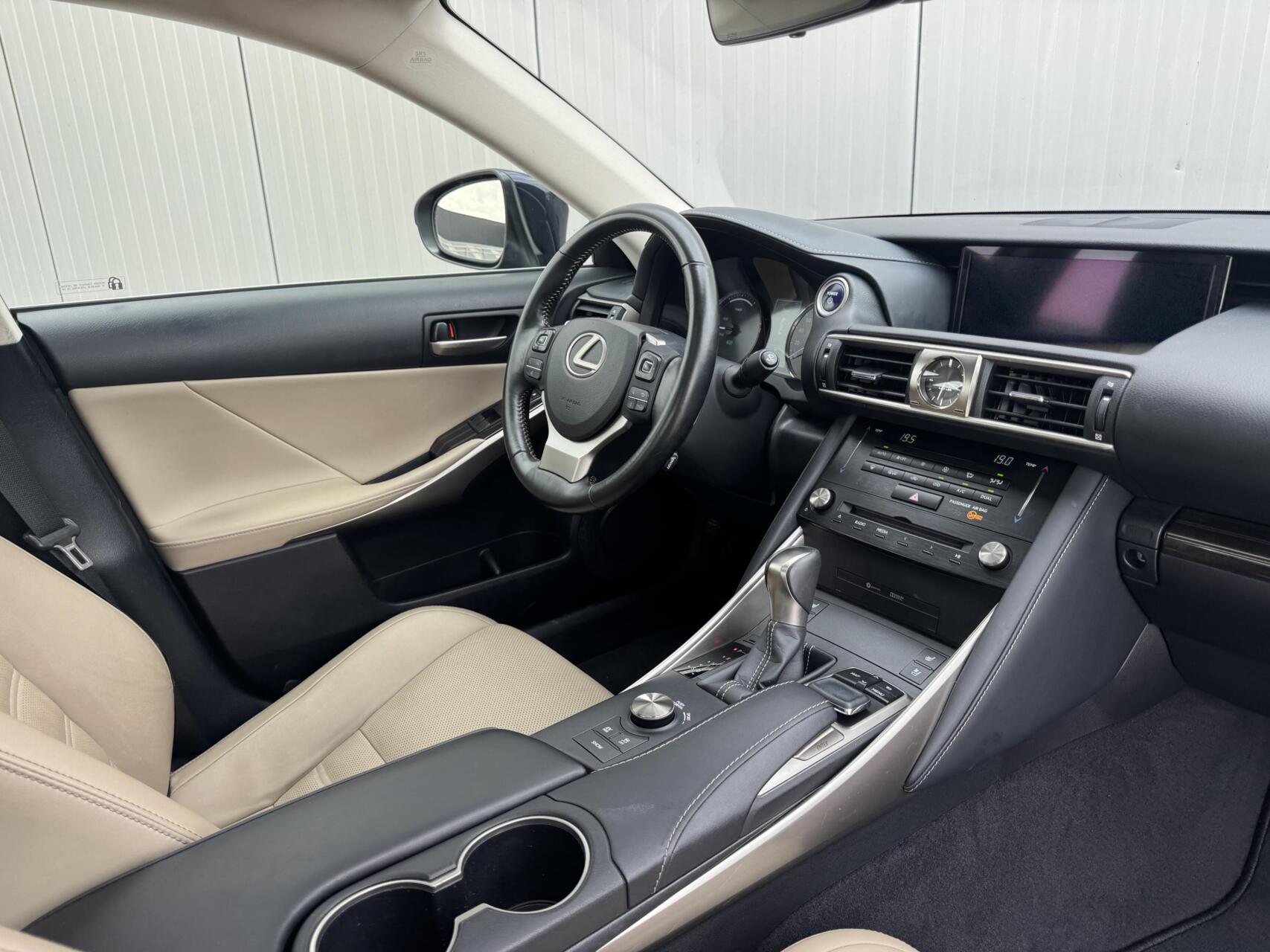 Foto van Lexus Lexus Is300h
