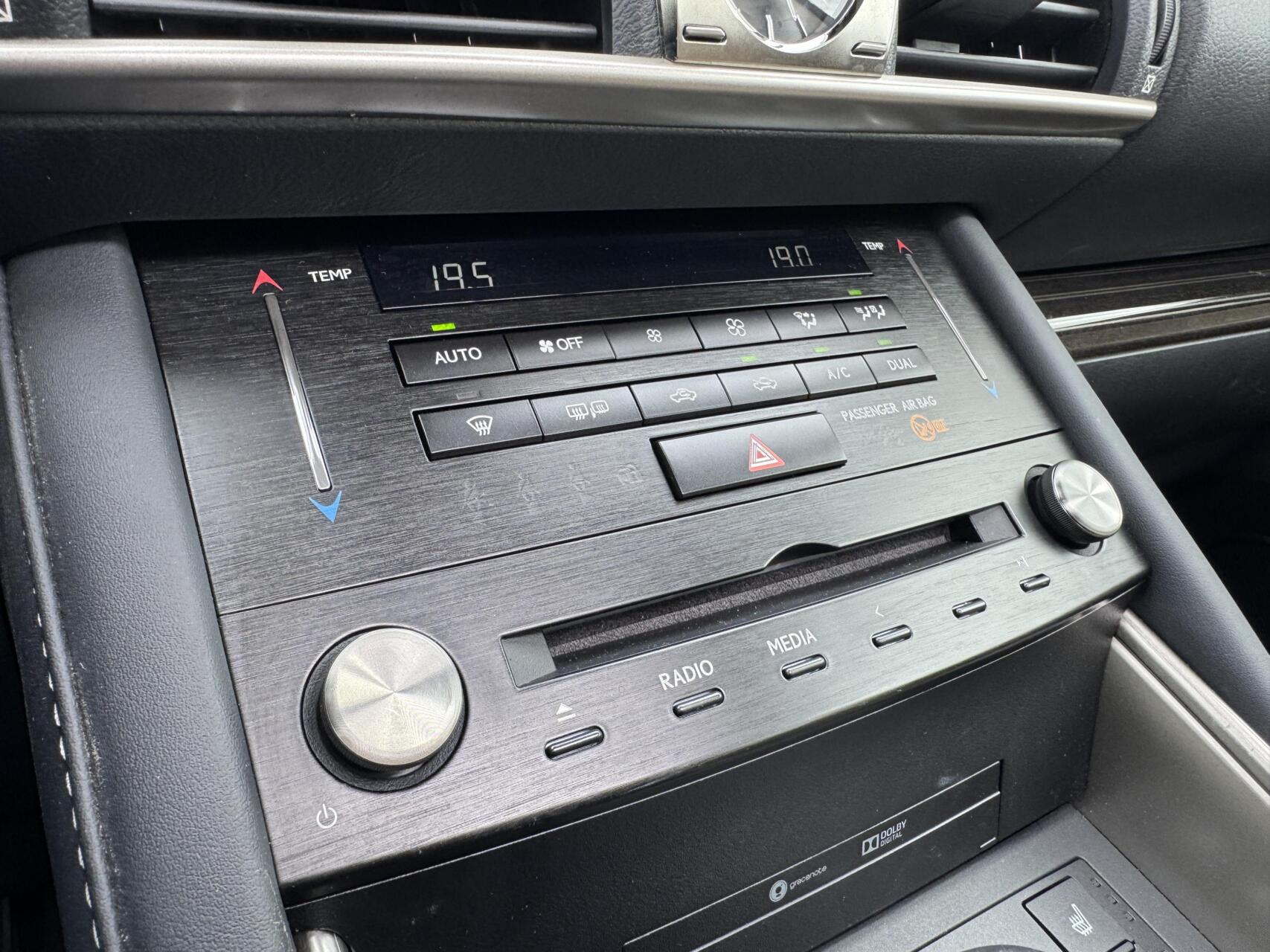 Foto van Lexus Lexus Is300h