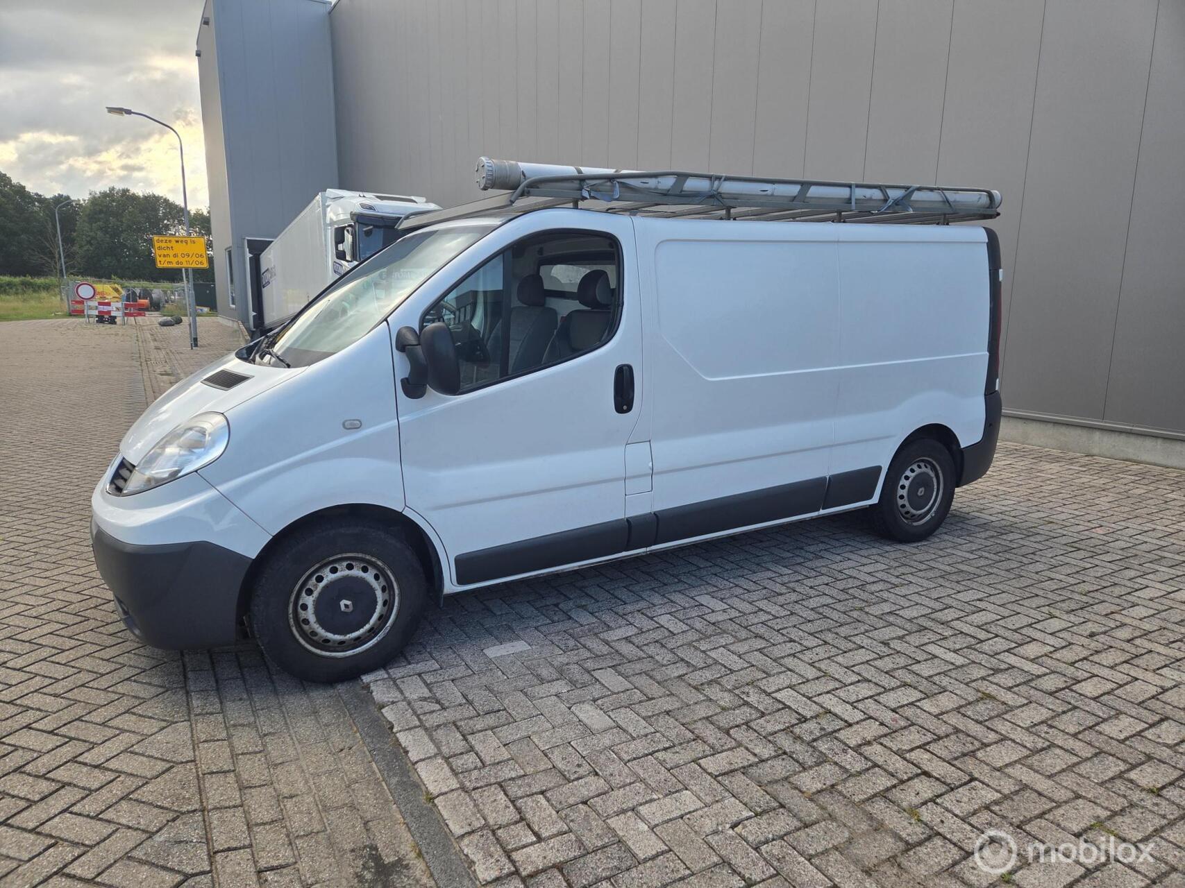 Renault Trafic 2.0 dCi T29 L2H1 2014 - voorkant