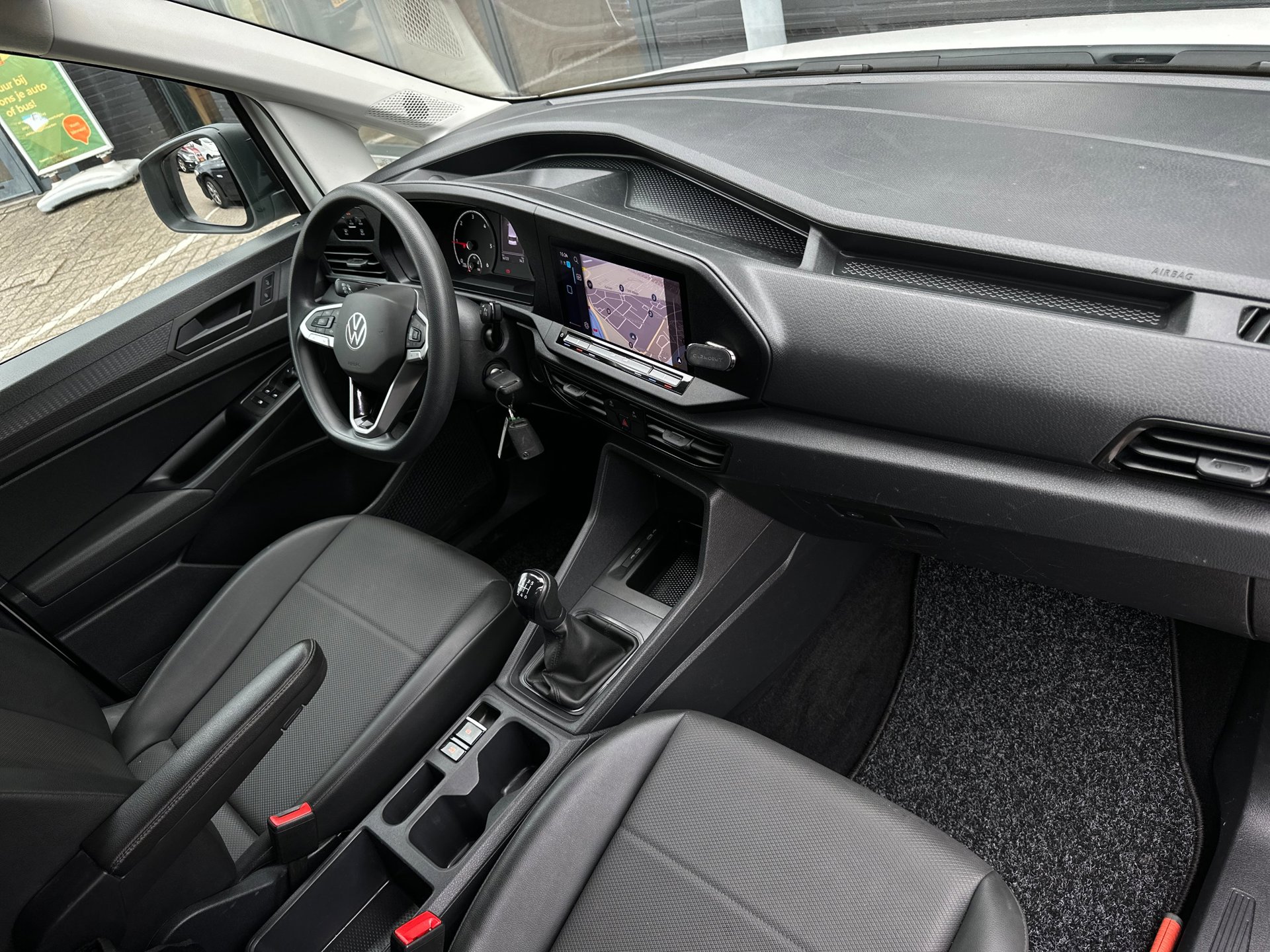 Foto van Volkswagen Caddy Modified Partition Wall