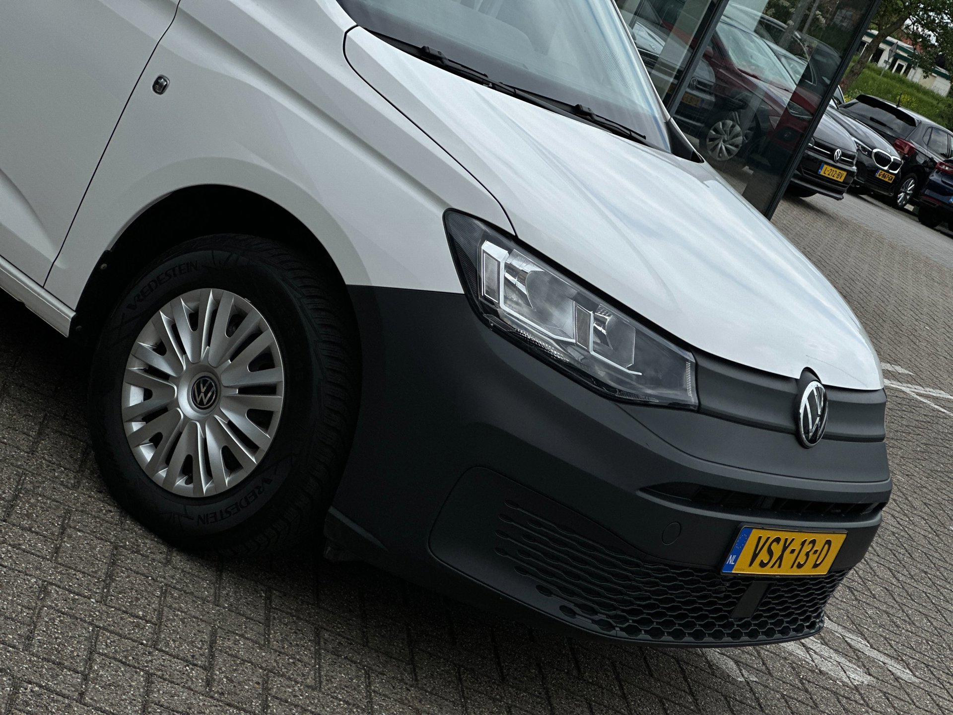 Foto van Volkswagen Caddy Modified Partition Wall