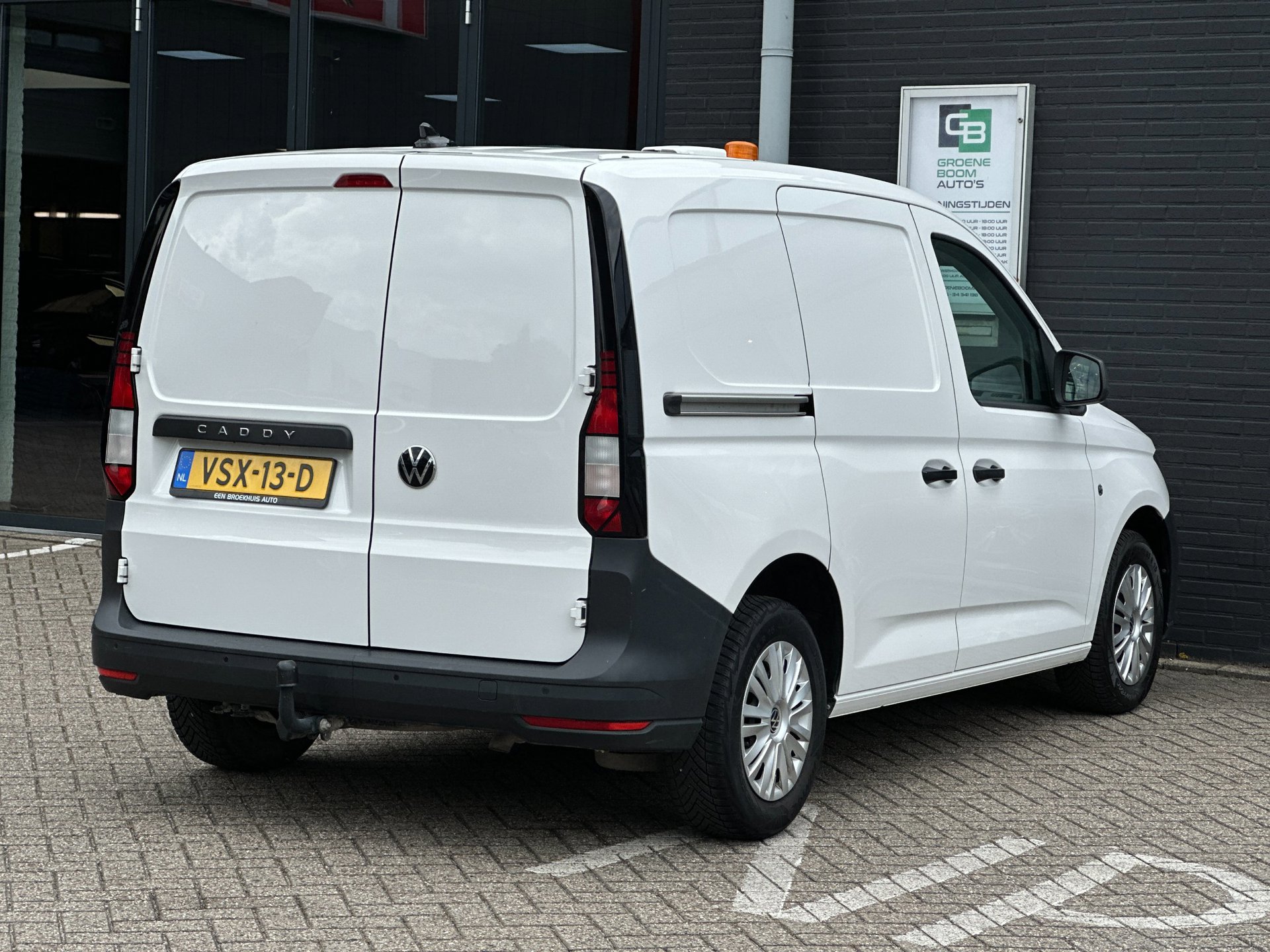 Foto van Volkswagen Caddy Modified Partition Wall