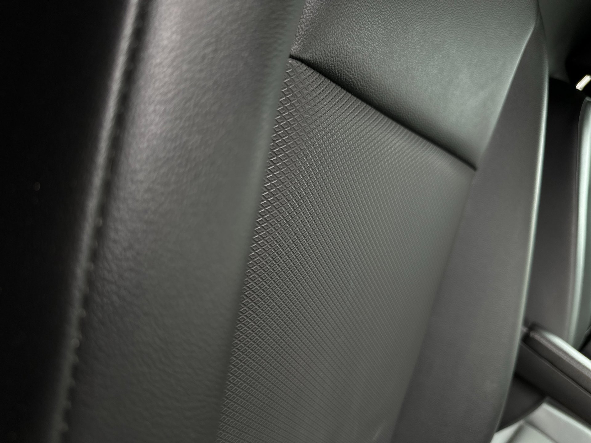 Foto van Volkswagen Caddy Modified Partition Wall