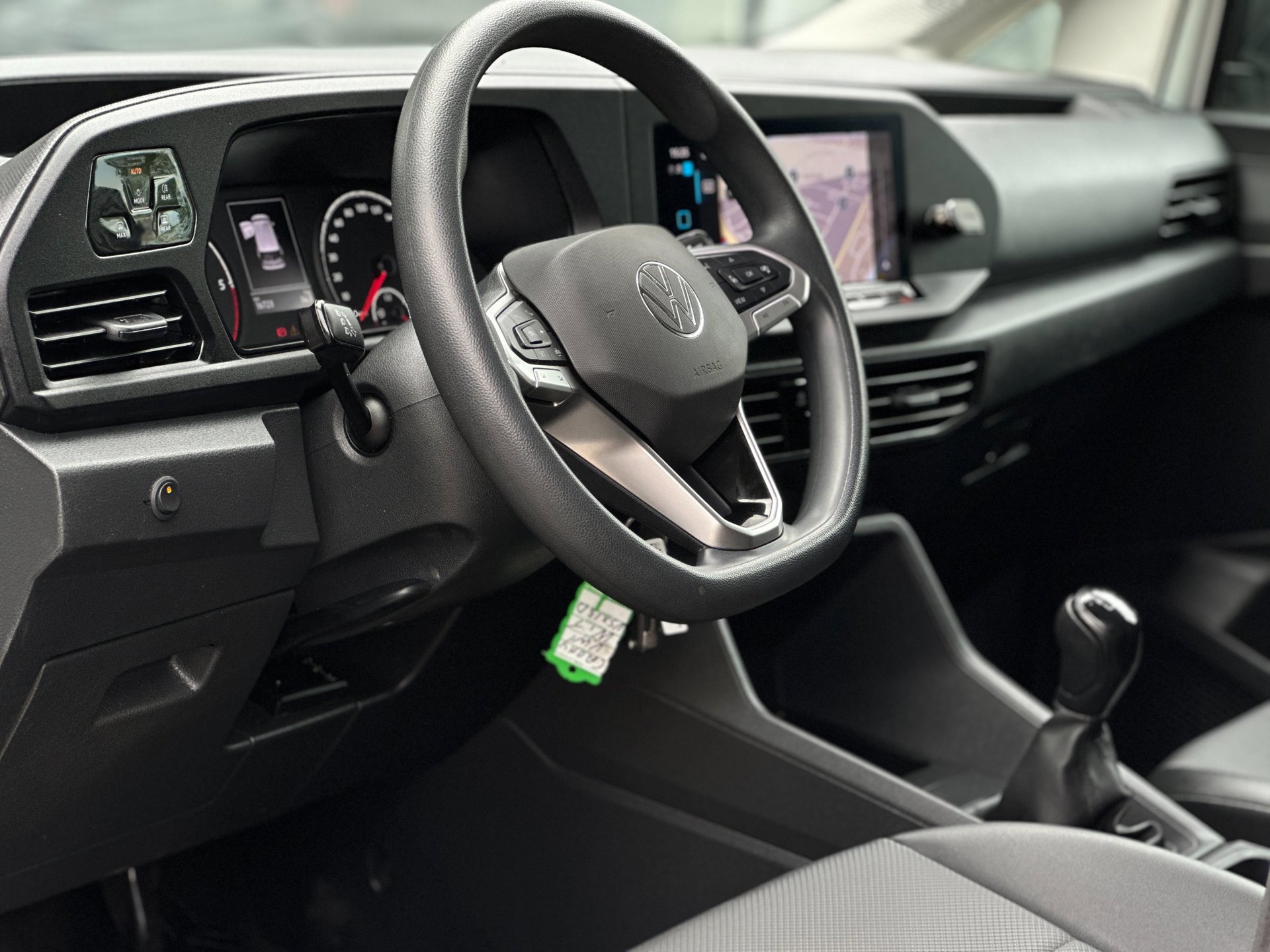 Foto van Volkswagen Caddy Modified Partition Wall