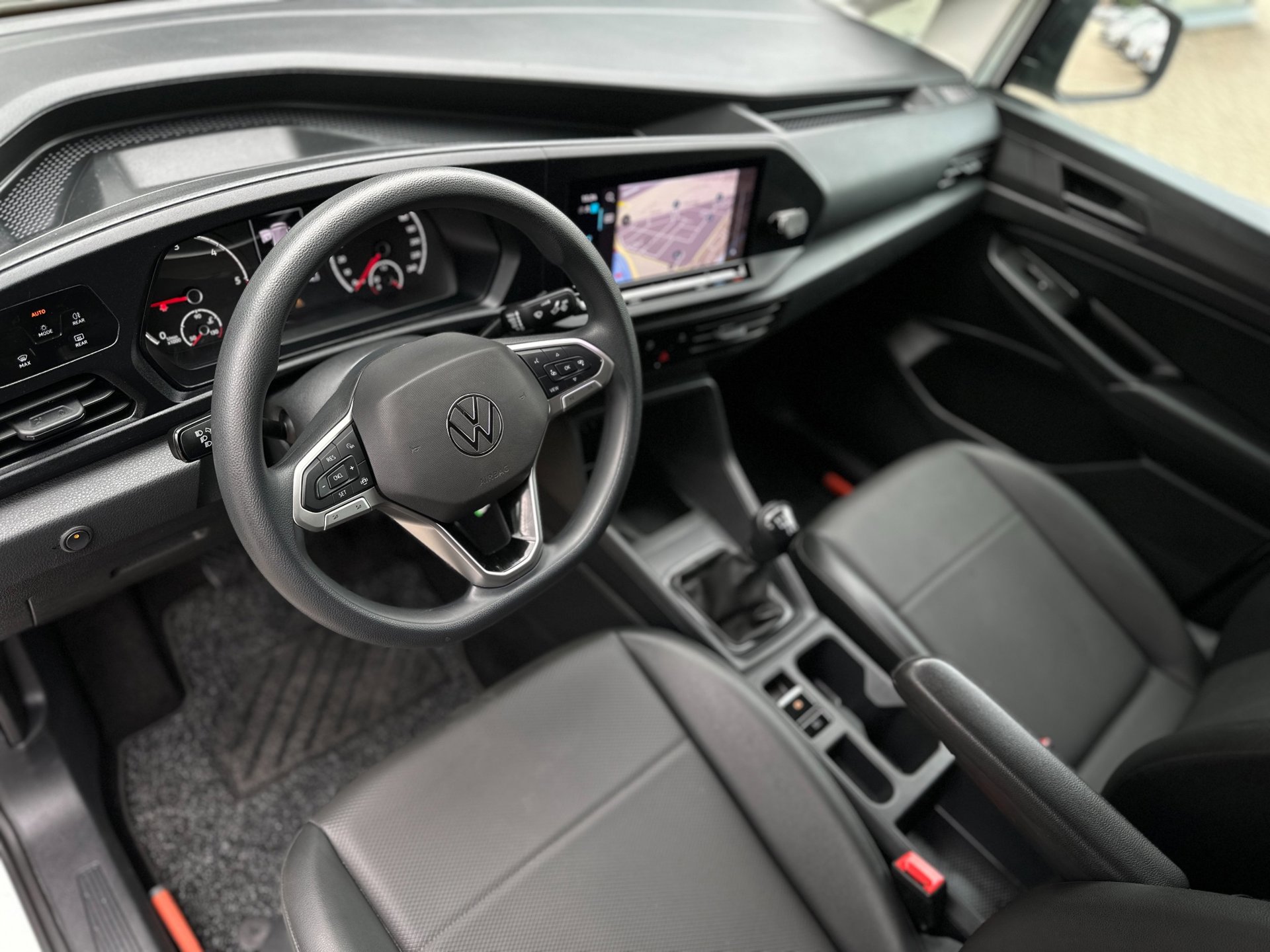 Foto van Volkswagen Caddy Modified Partition Wall