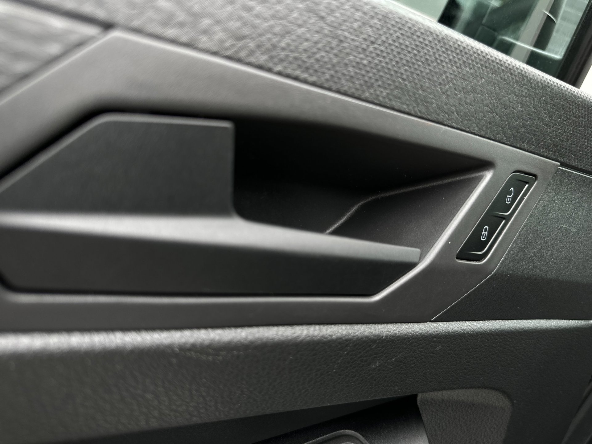 Foto van Volkswagen Caddy Modified Partition Wall
