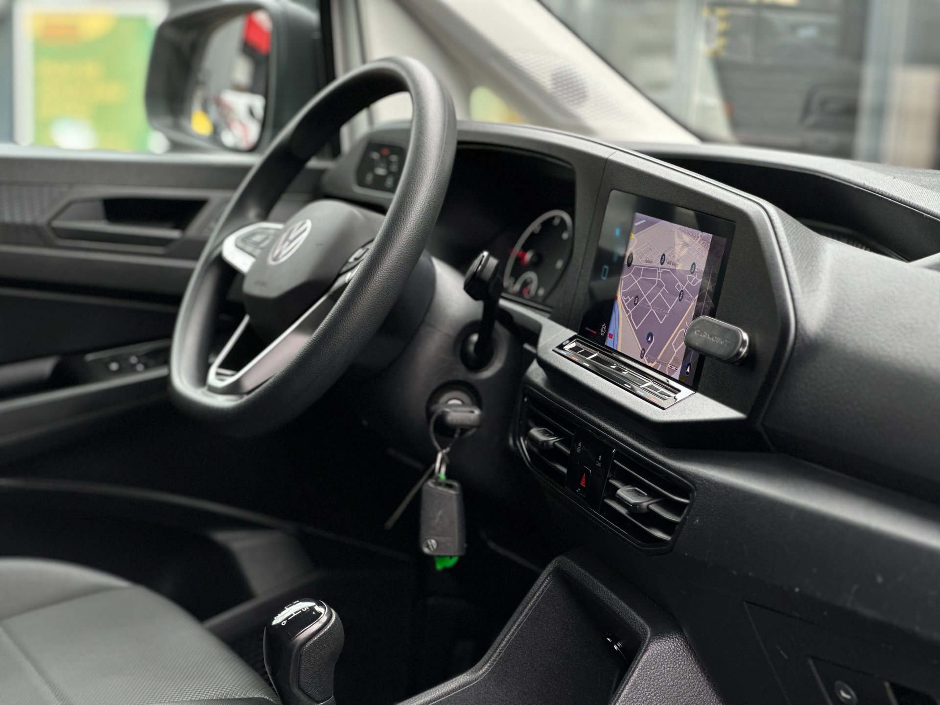 Foto van Volkswagen Caddy Modified Partition Wall