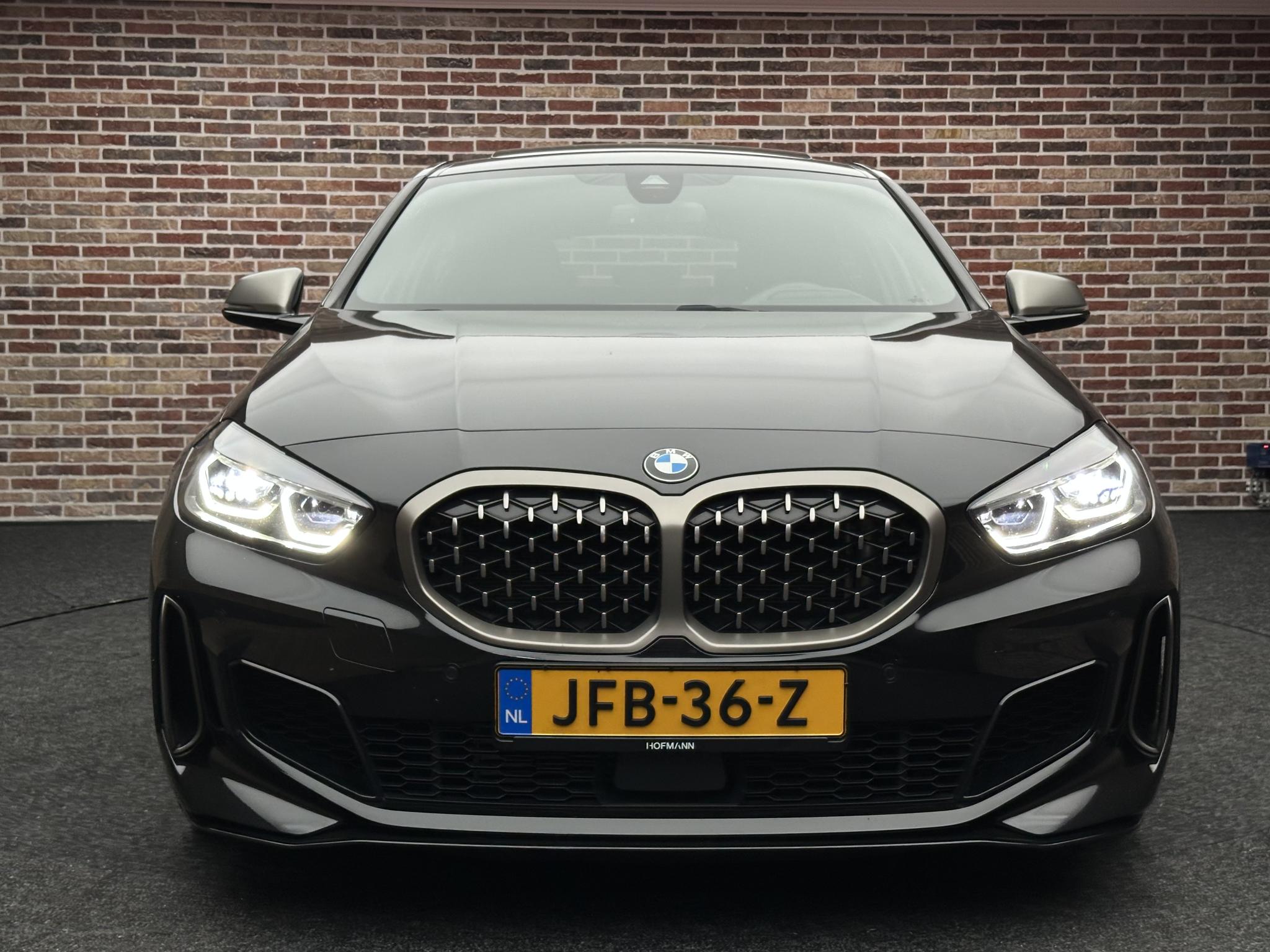 Foto van BMW M135i xDrive