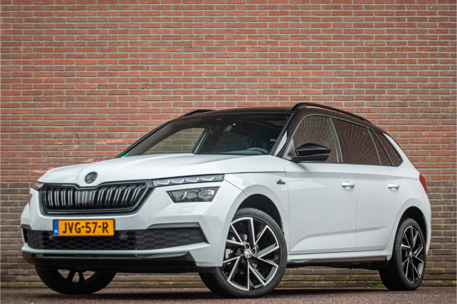 Skoda Kamiq 1.5 TSI DSG Monte Carlo, Panoramadak, Camera, Stoel & Stuurverwarming, Adaptive Cruise, Carplay, Keyless. 2024 - voorkant