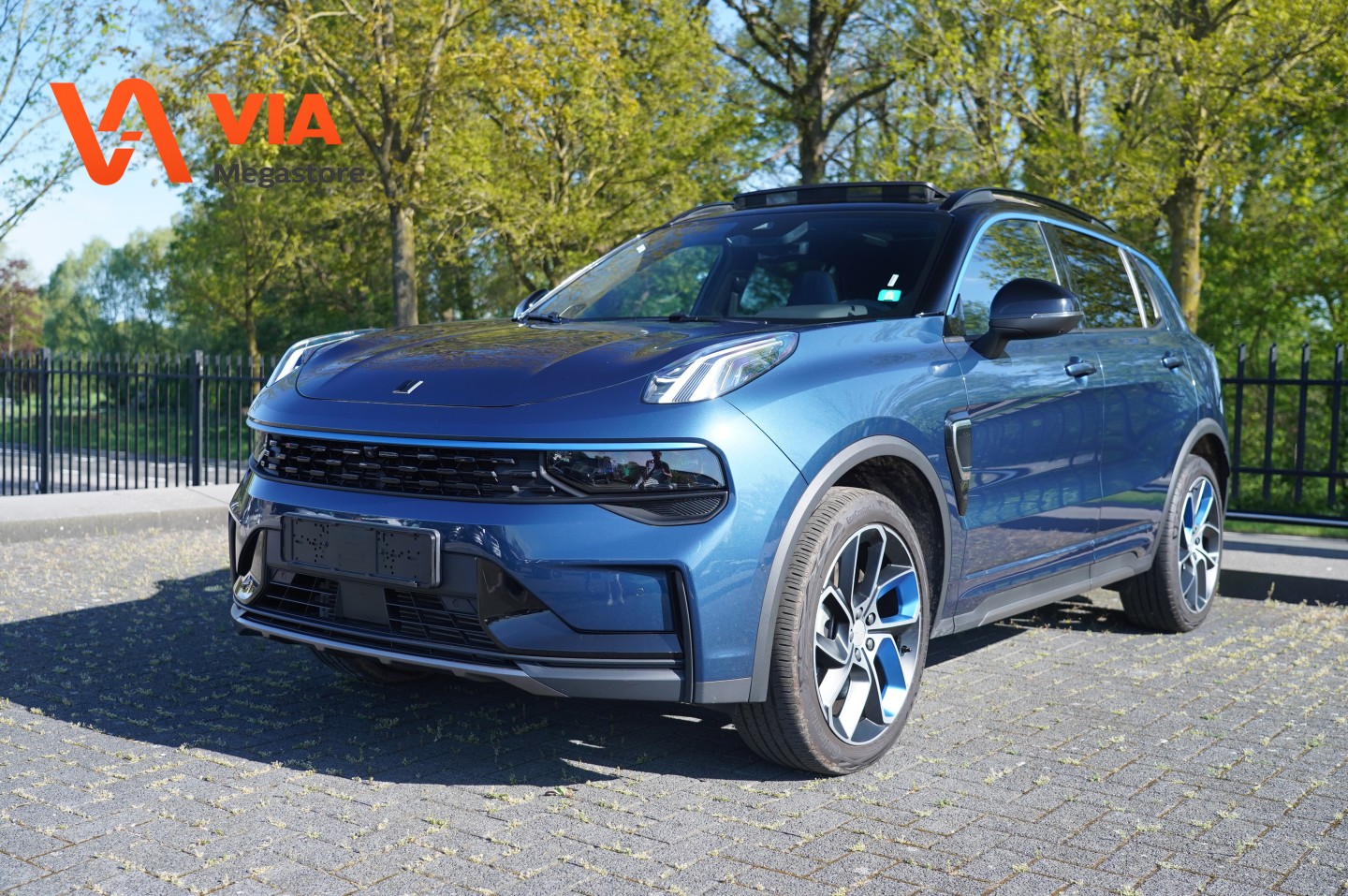 Lynk&co LYNK & Co 01 1.5 | PHEV | zwarte hemel | NETTE AUTO!! | Pano | ECC | Infinity | 360º | Memory 2023 - voorkant